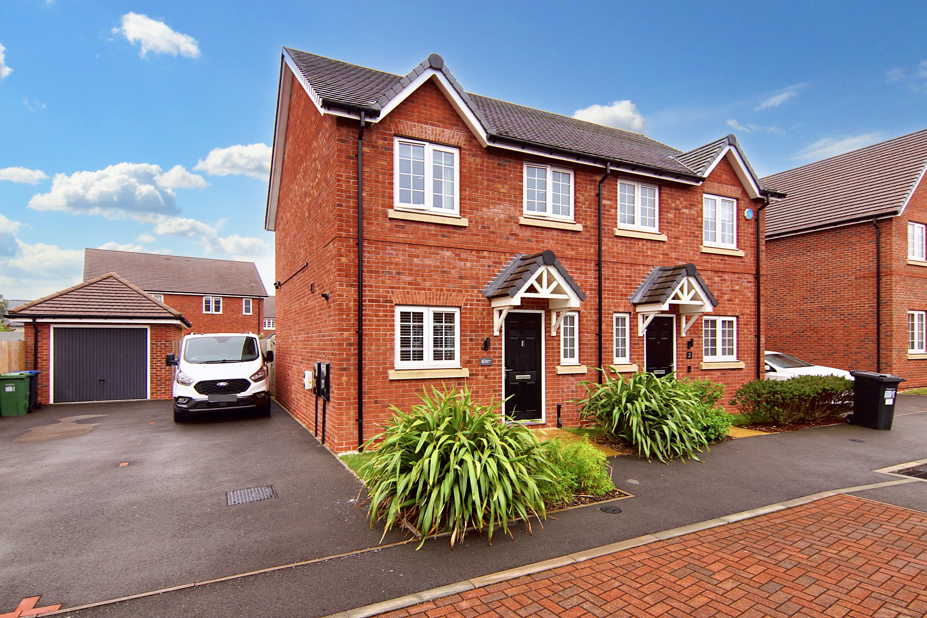 Hawthorn Drive, Burton Green, Kenilworth, CV8 - photo 1 of 19