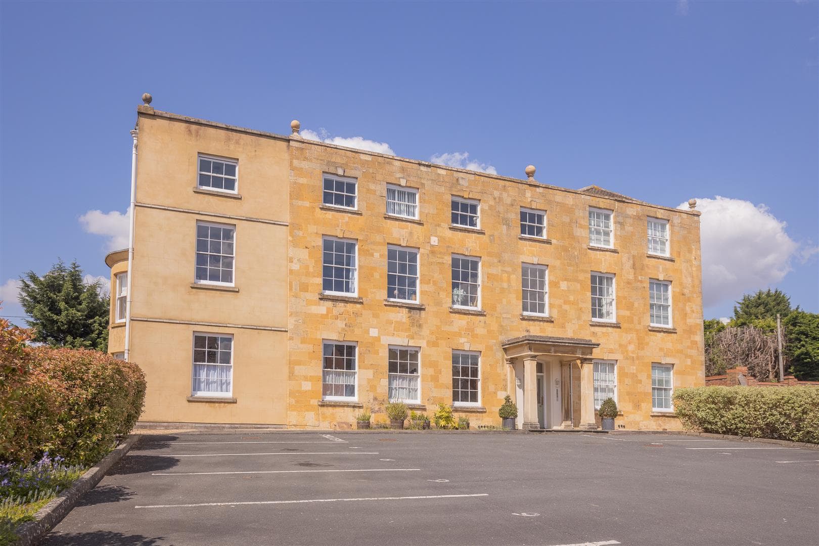 4 Hampton House, Clarks Hill Rise, Evesham, WR11 - photo 1 of 16