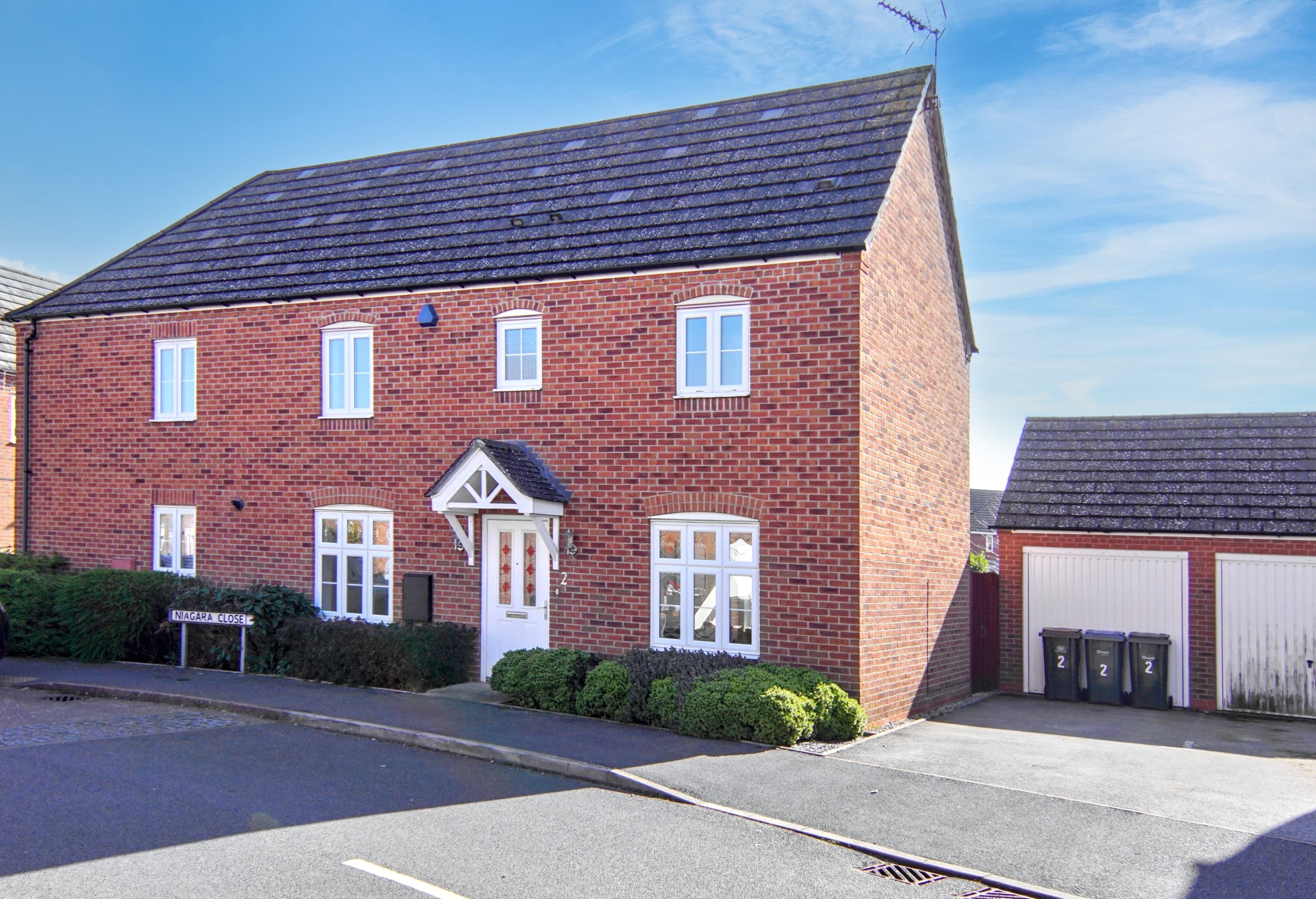 Niagara Close, Coventry, CV4 - photo 1 of 22