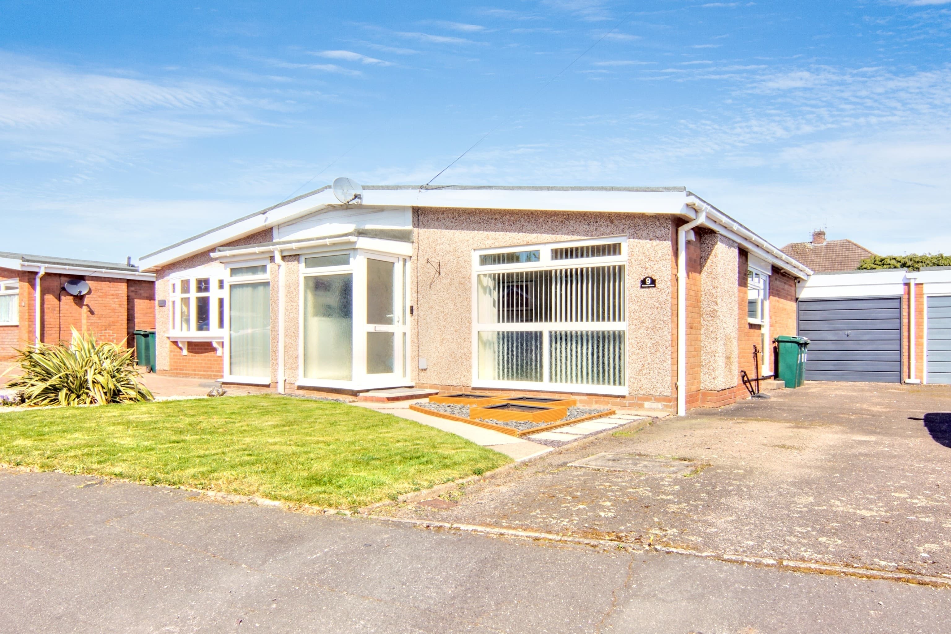 Poolside Gardens, Coventry, CV3 - photo 1 of 26