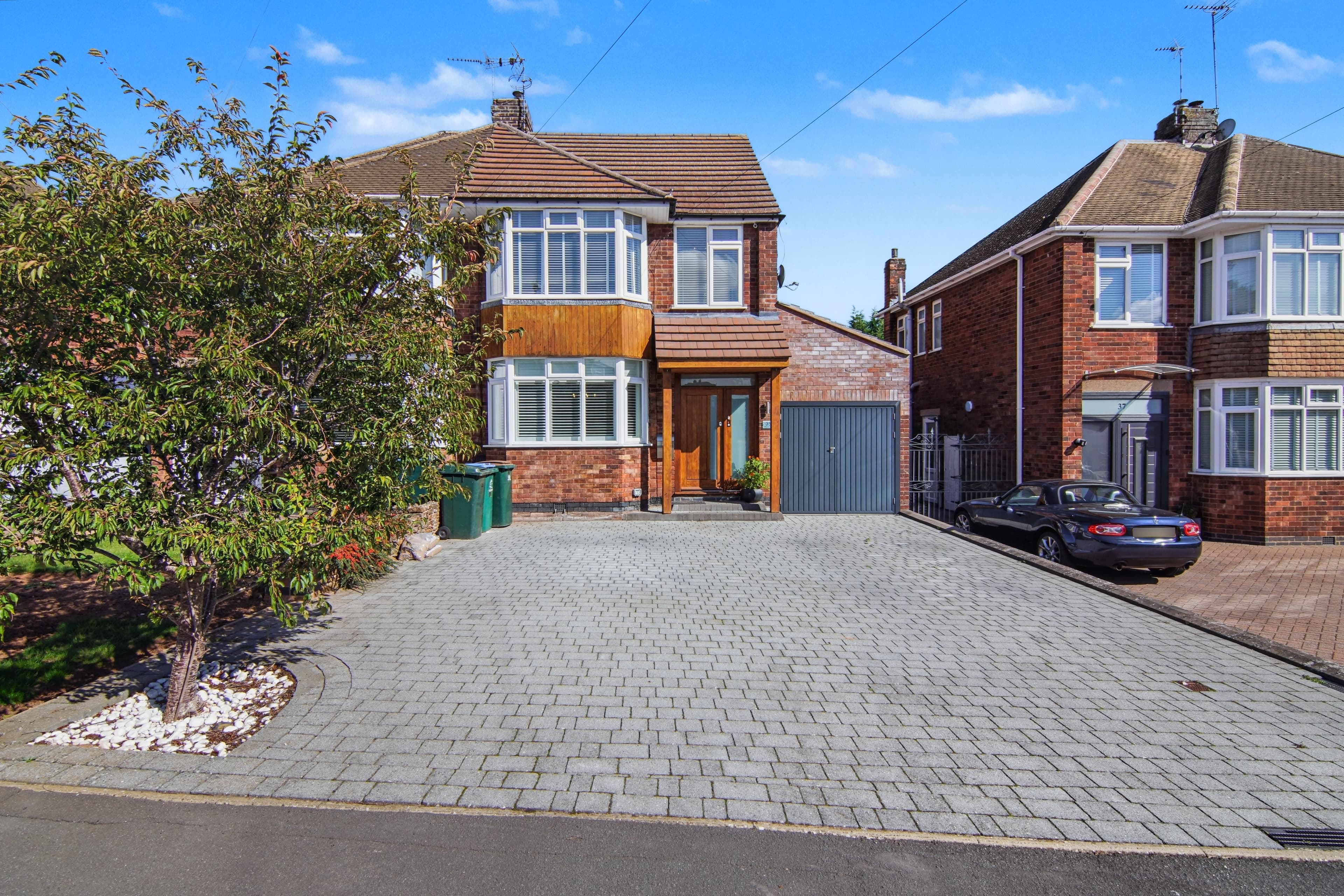 Frobisher Road, Coventry, CV3 - photo 1 of 25