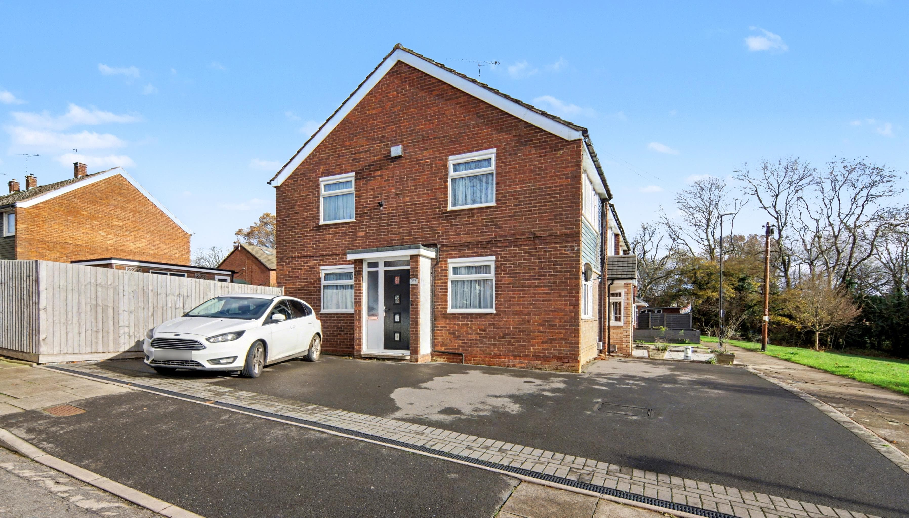 Sutherland Avenue, Coventry, CV5 - photo 1 of 20