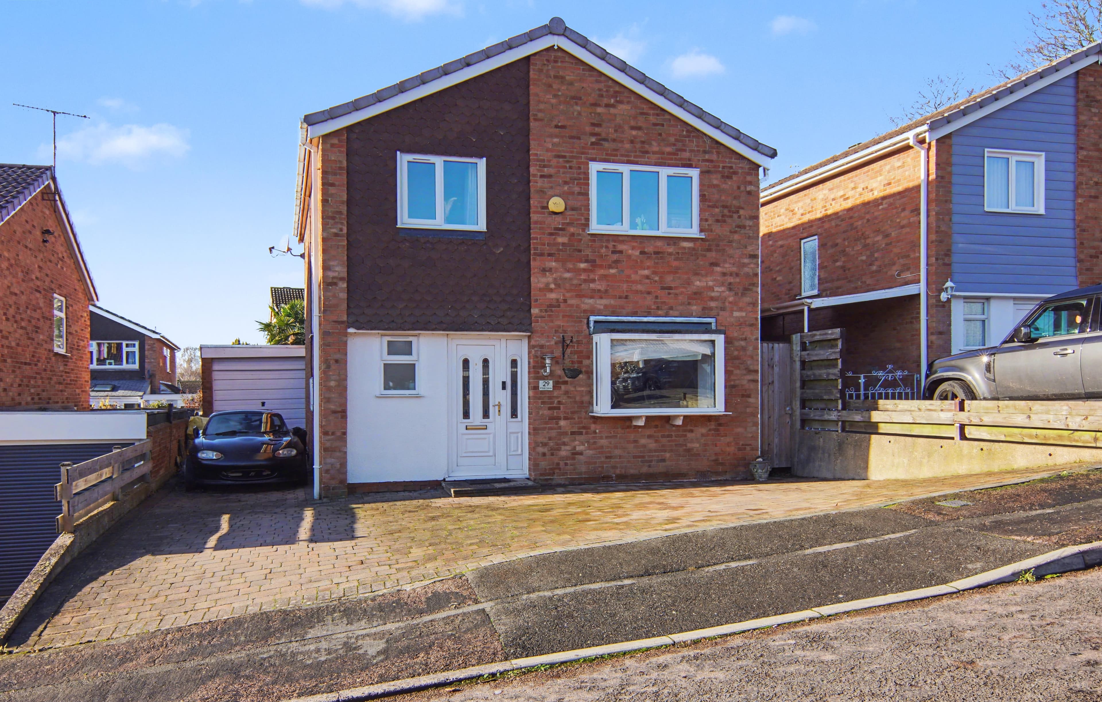 Knoll Drive, Warwick, CV34 - photo 1 of 28