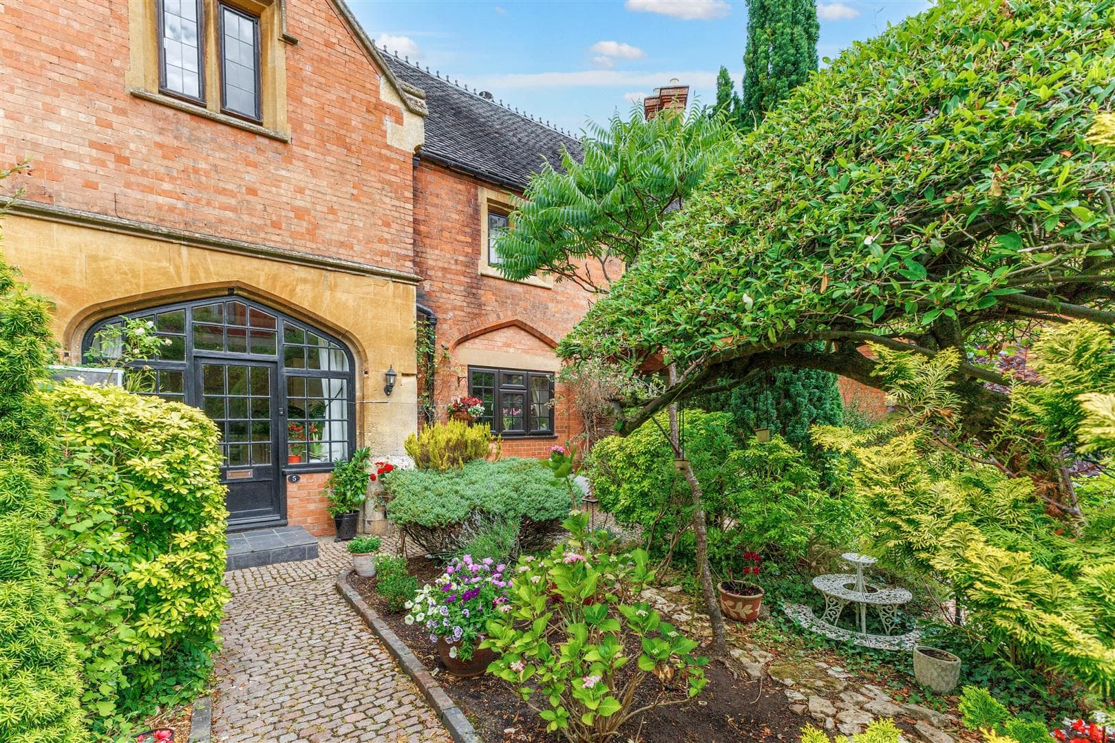 5 Park House, Church Road, Snitterfield, Stratford-Upon-Avon, CV37 - photo 1 of 19