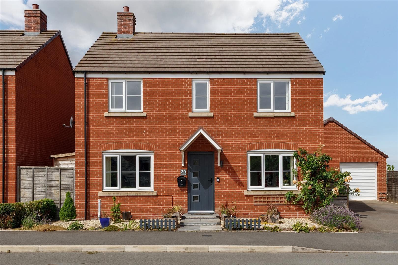 Westcott Way, Pershore, WR10 - photo 1 of 21