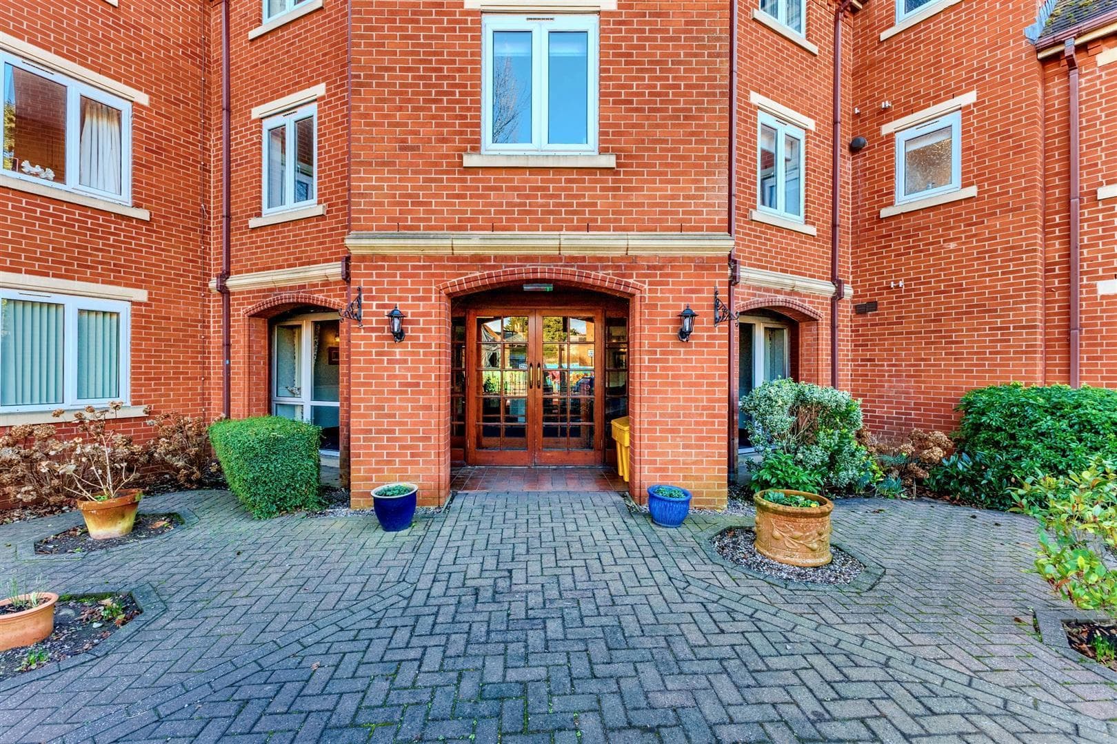 Scholars Court, Alcester Road, Stratford-Upon-Avon, CV37 - photo 1 of 15