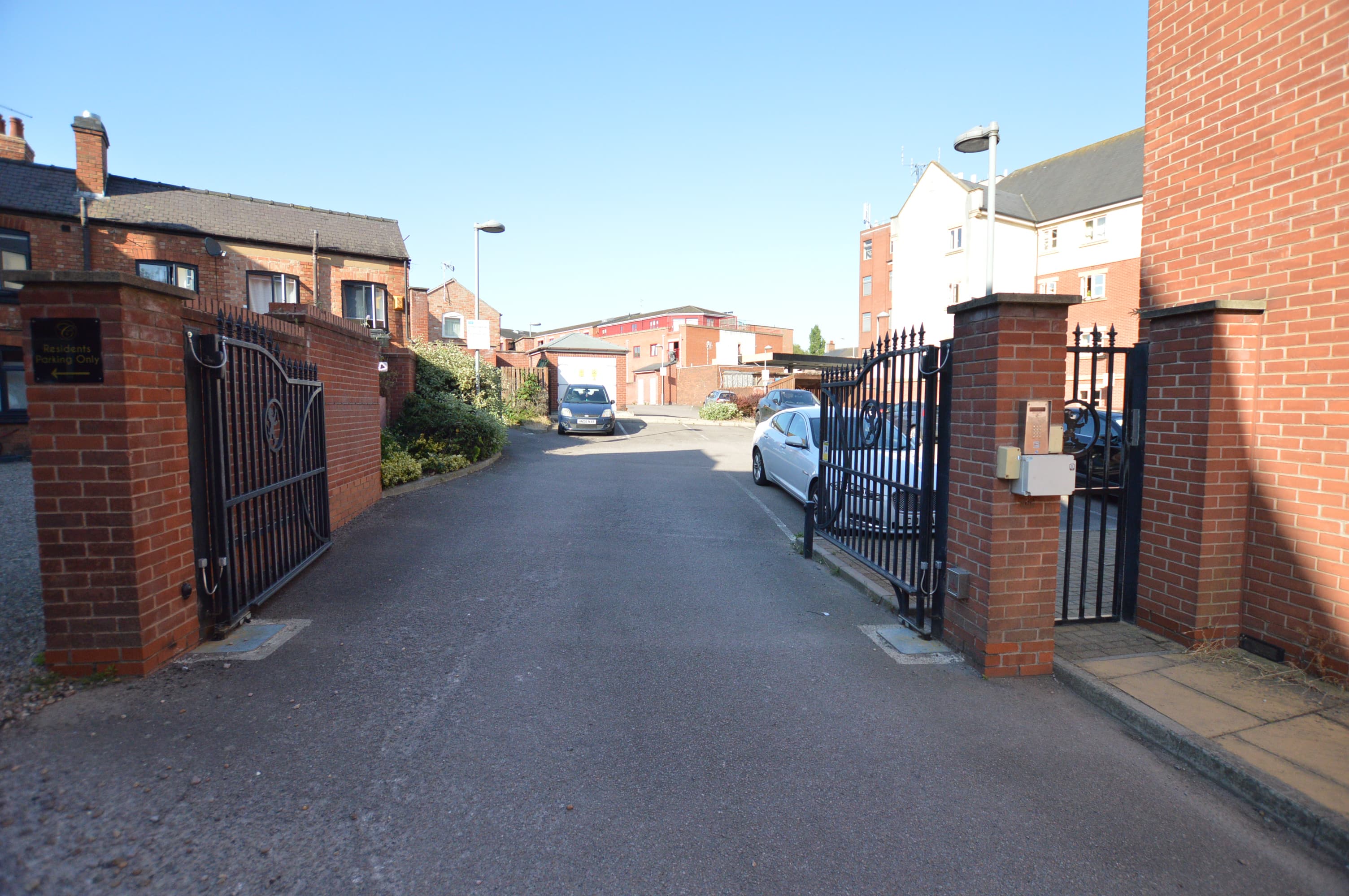Manor Gardens Close, Loughborough, LE11 - photo 1 of 11