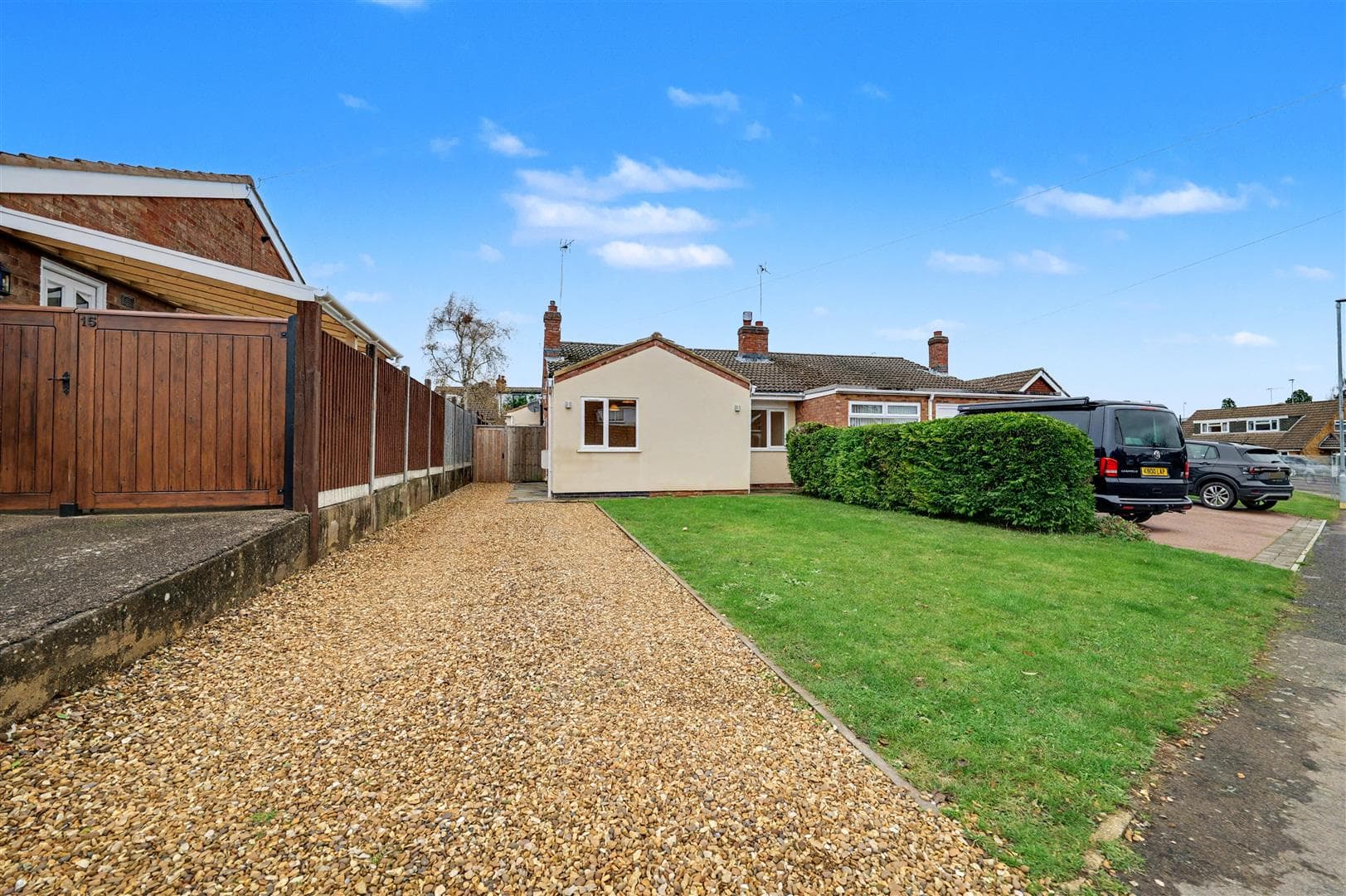 Northleigh Grove, Market Harborough, LE16 - photo 1 of 20
