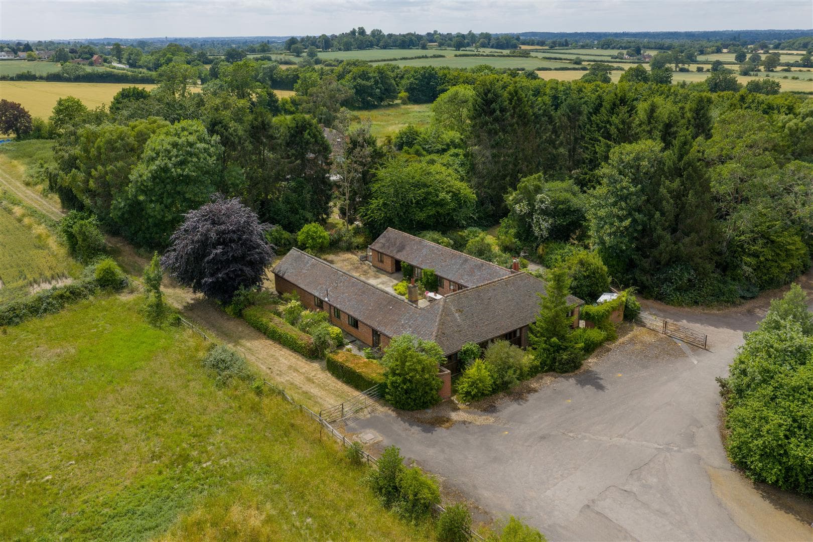 Chiel Lodge Cubbington Heath Farm, Leicester Lane, Leamington Spa, CV32 - photo 1 of 97