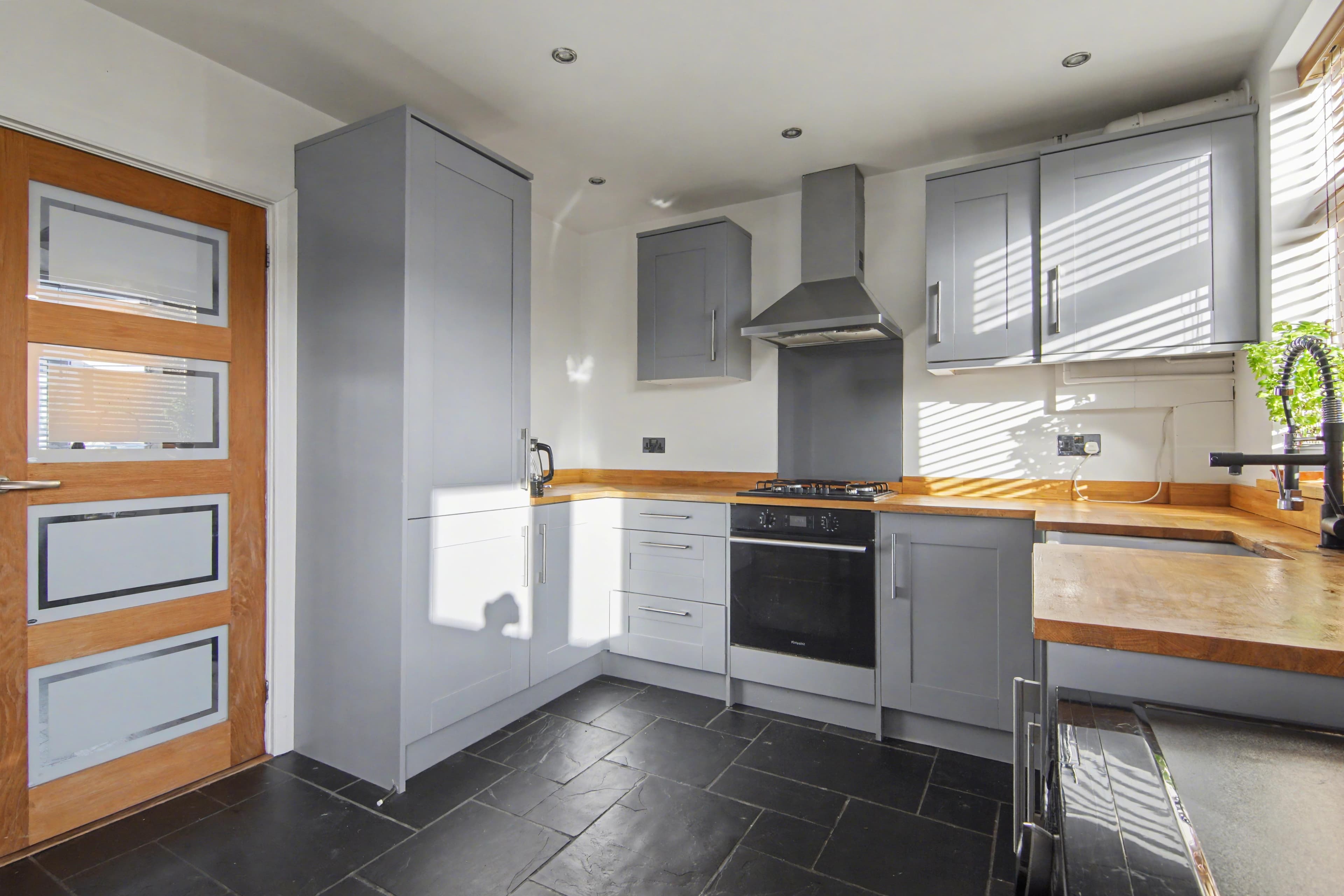 Lilac Avenue, Coventry, CV6 - photo 1 of 17