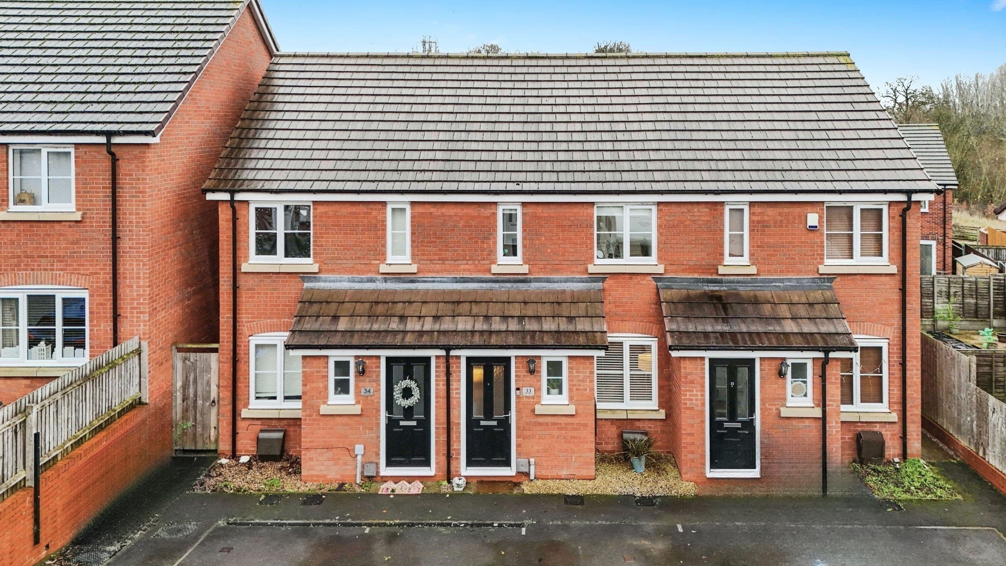Owen Grove, Whitnash, Leamington Spa, CV31 - photo 1 of 14