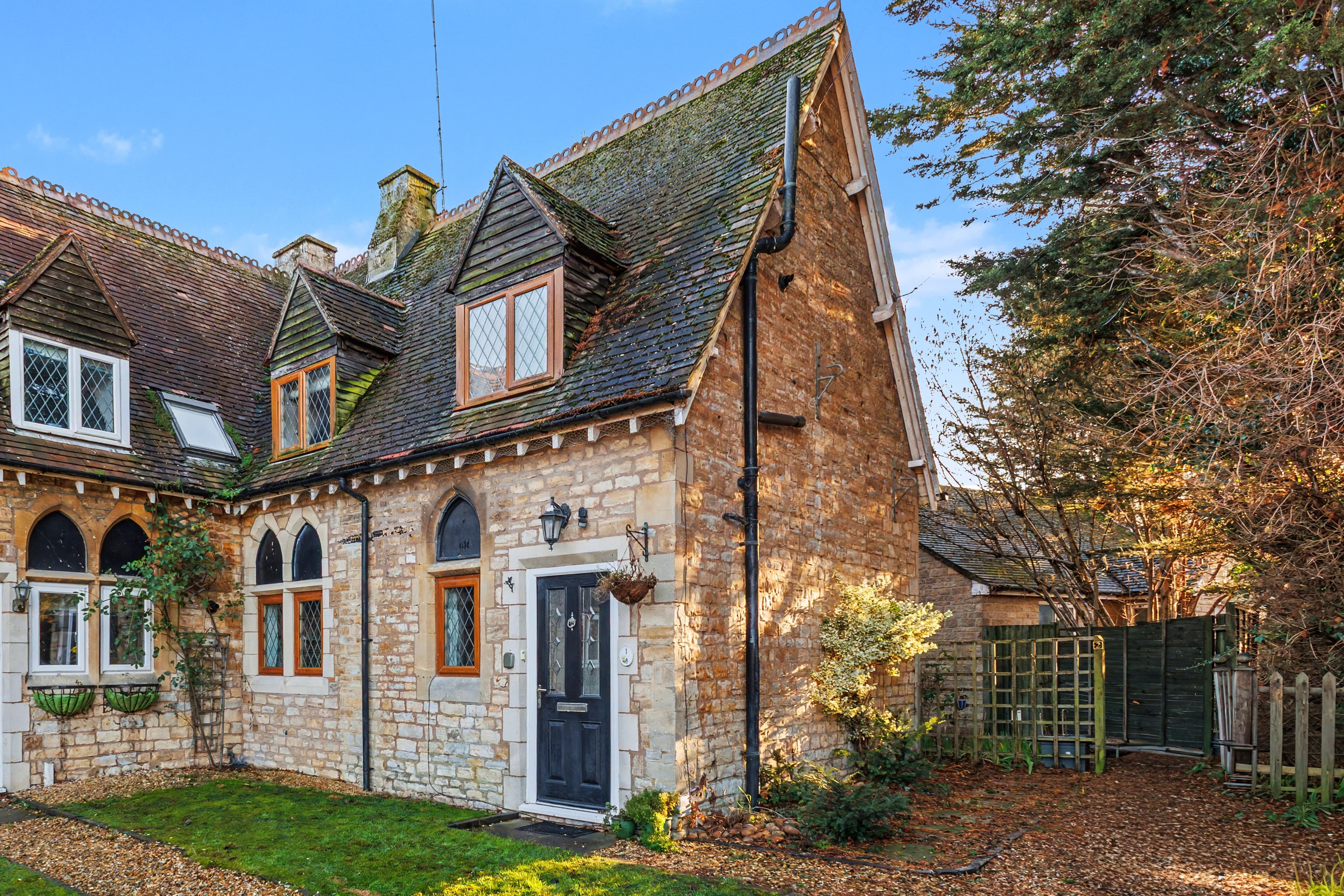 1 Old School House, Stratford Road, Shipston-On-Stour, CV36 - photo 1 of 25