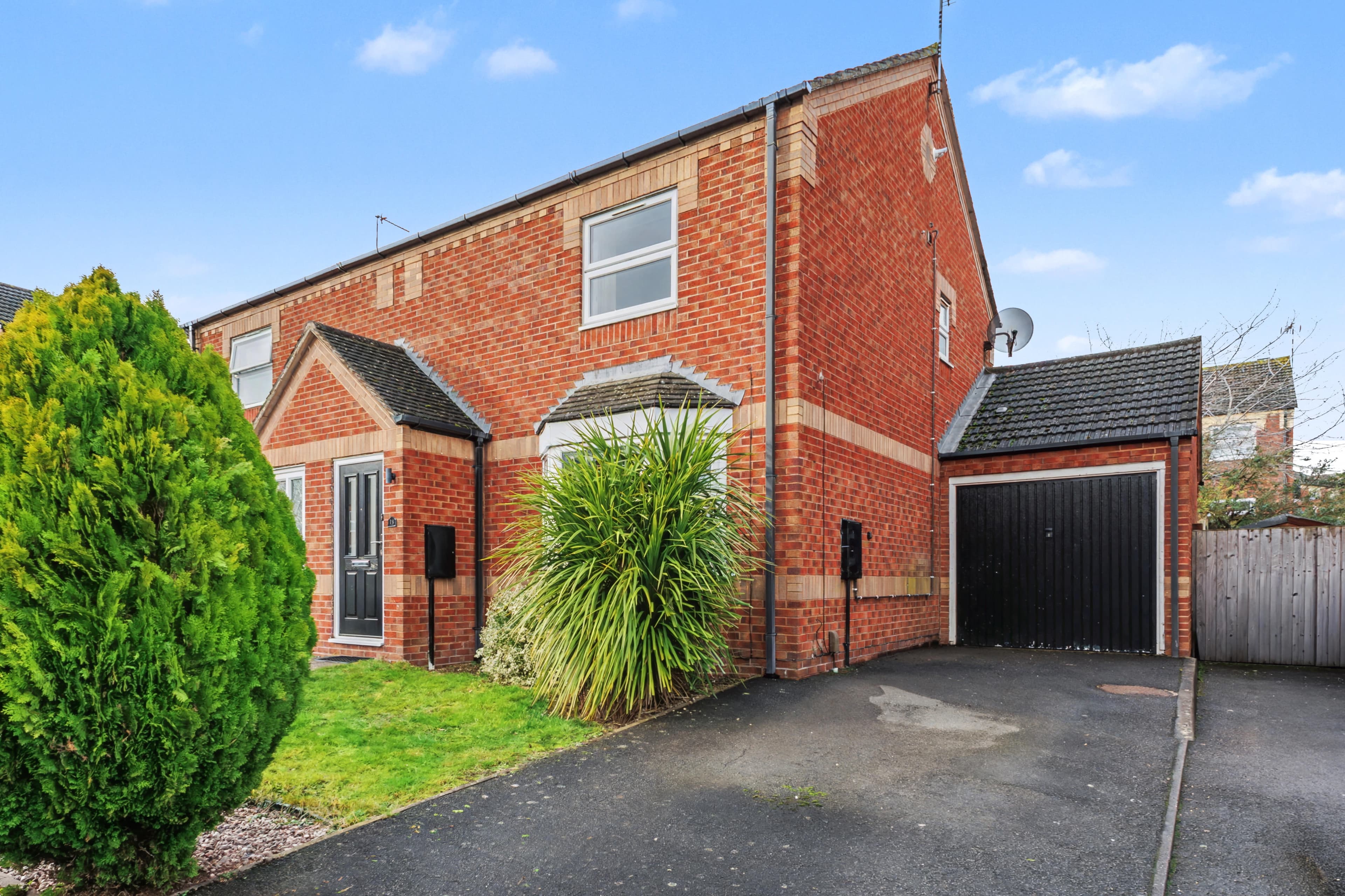 Villebon Way, Whitnash, Leamington Spa, CV31 - photo 1 of 20