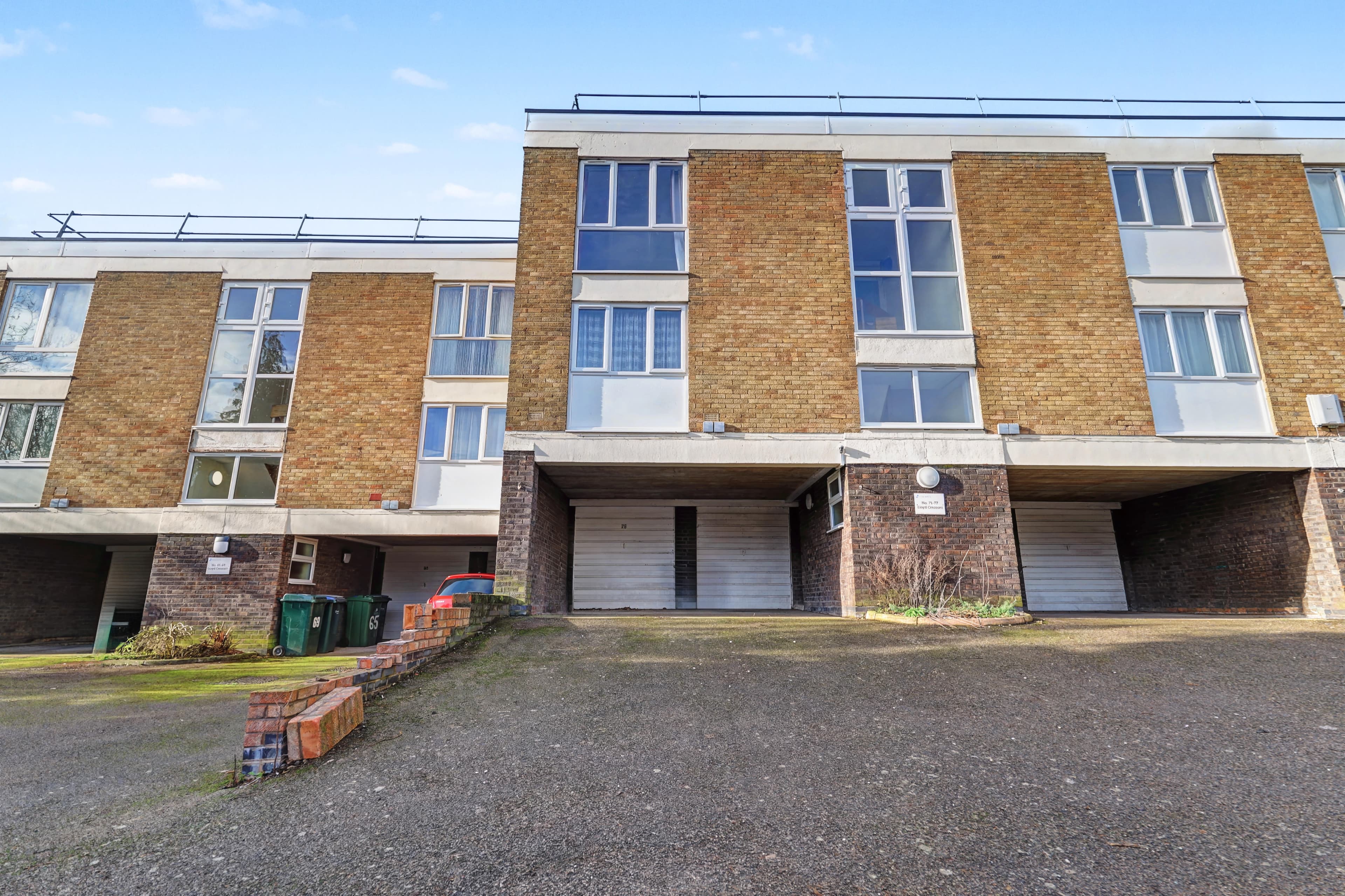 Lloyd Crescent, Coventry, CV2 - photo 1 of 11
