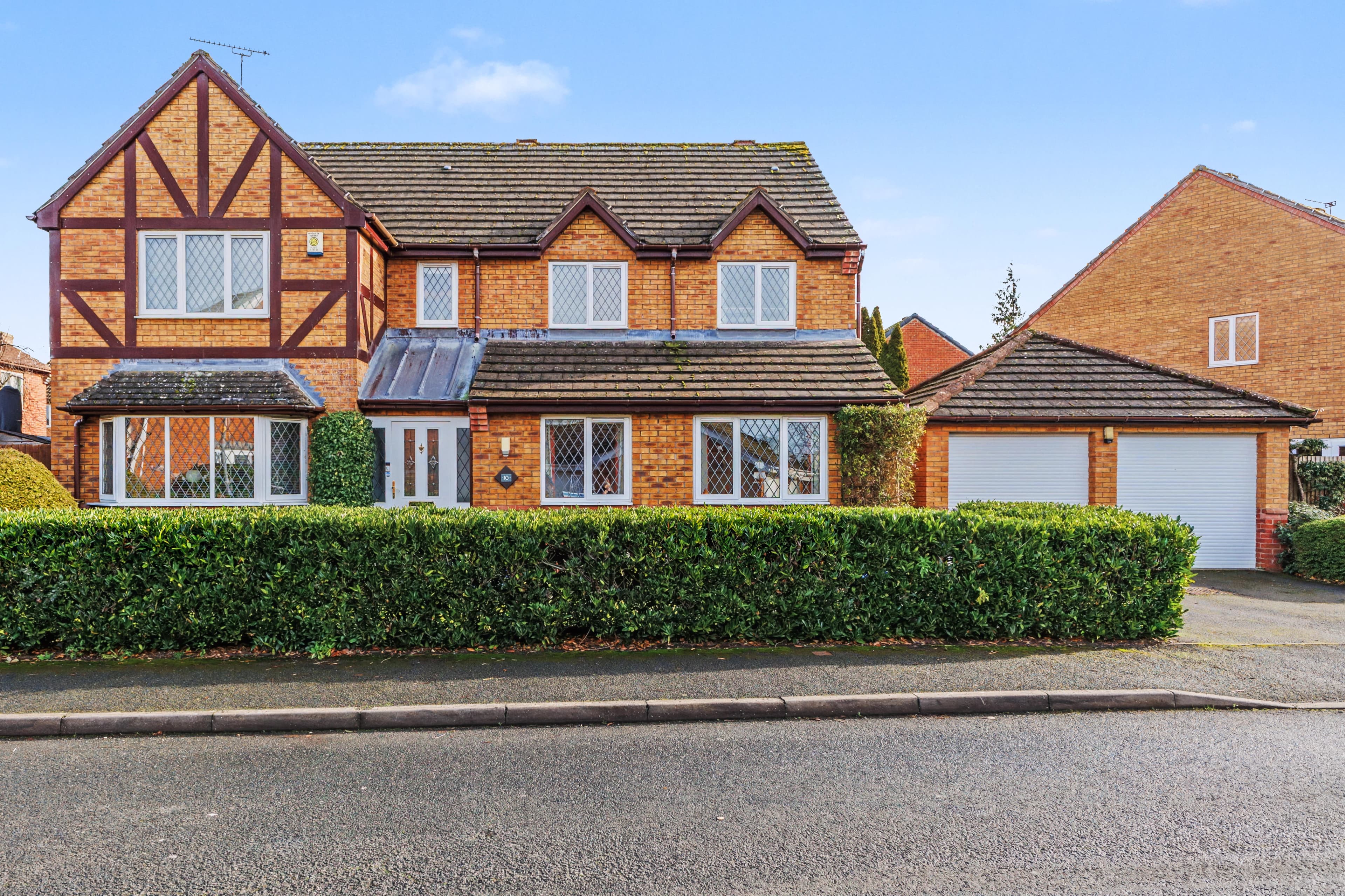 Fairwater Close, Evesham, WR11 - photo 1 of 29
