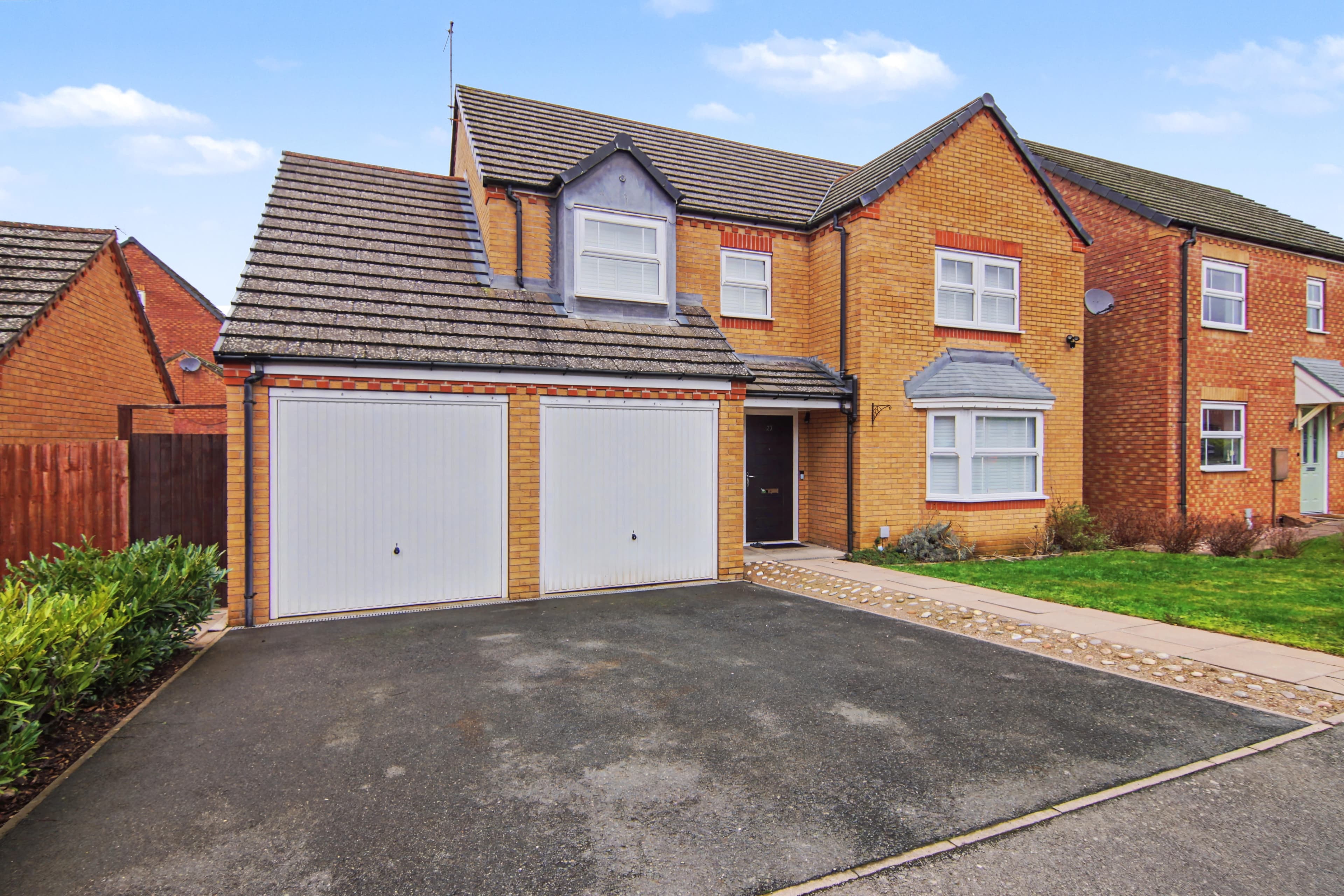 Lyons Drive, Coventry, CV5 - photo 1 of 29