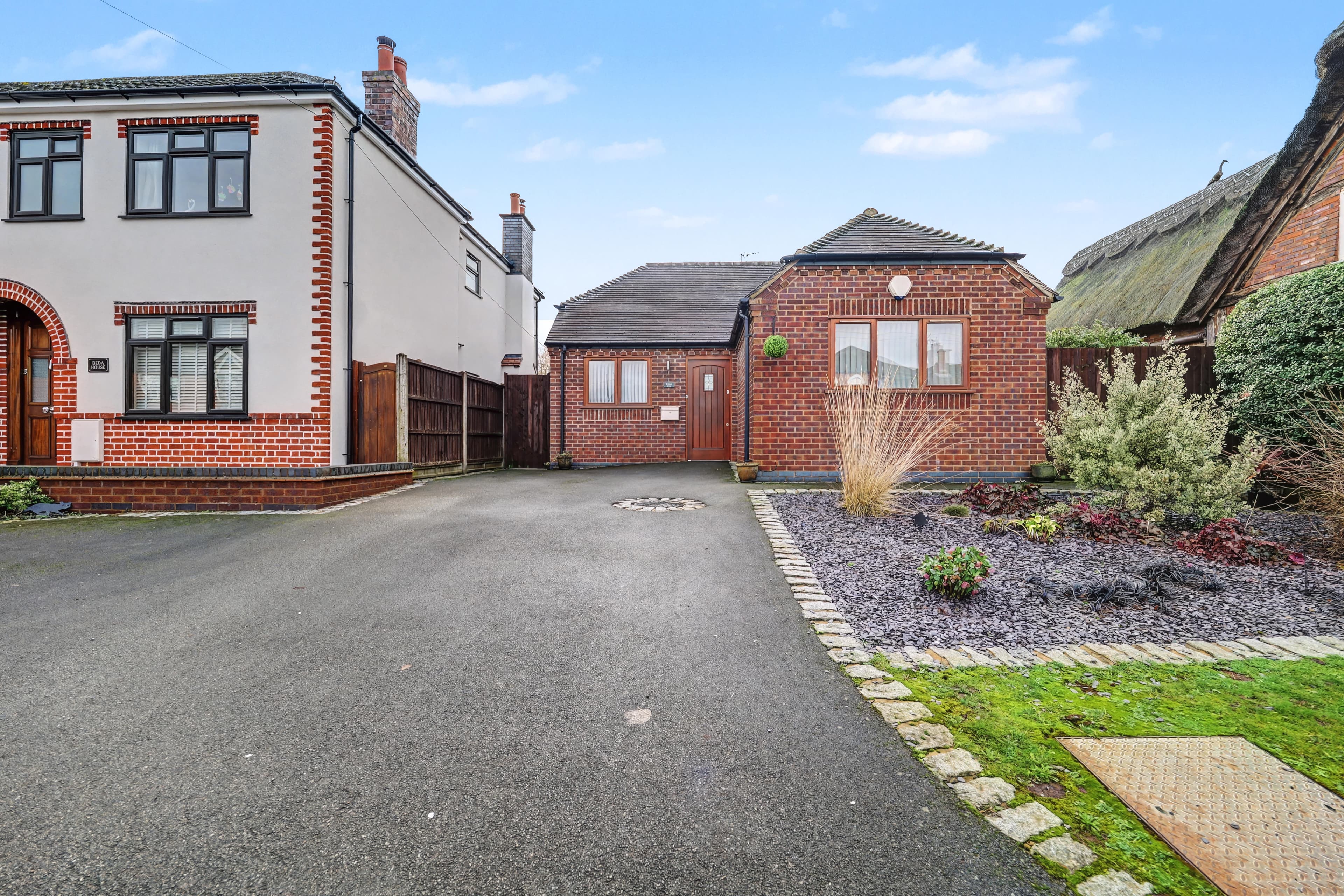 Calon Lan, Wolds Lane, Hinckley, LE10 - photo 1 of 16