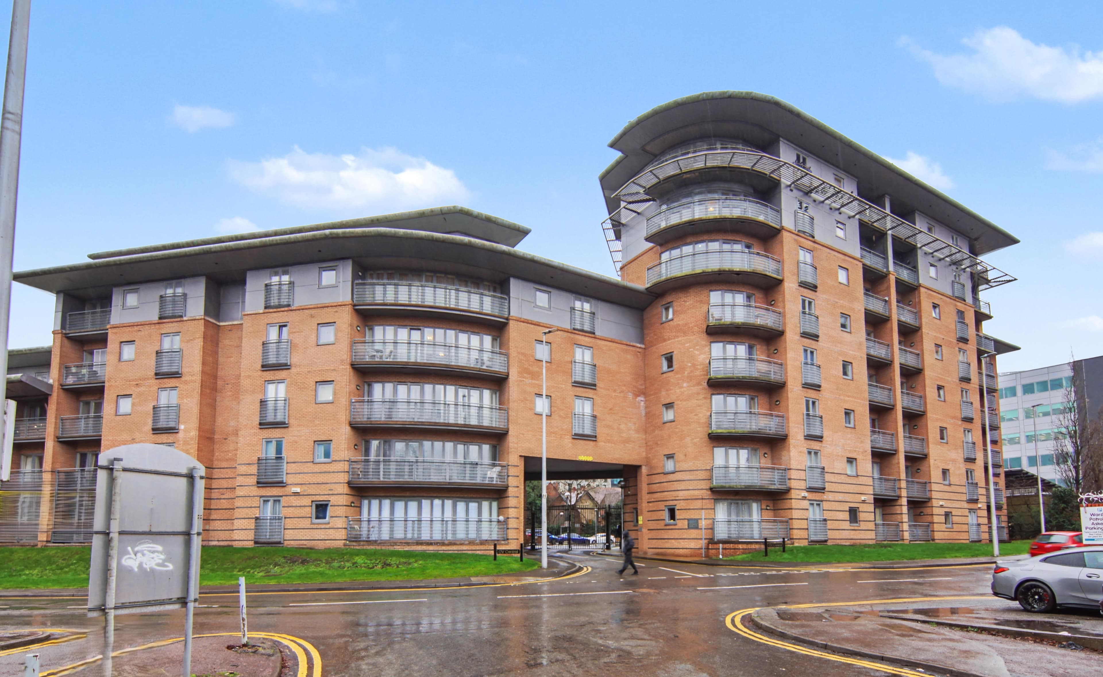 4 Triumph House, Manor House Drive, Coventry, CV1 - photo 1 of 14