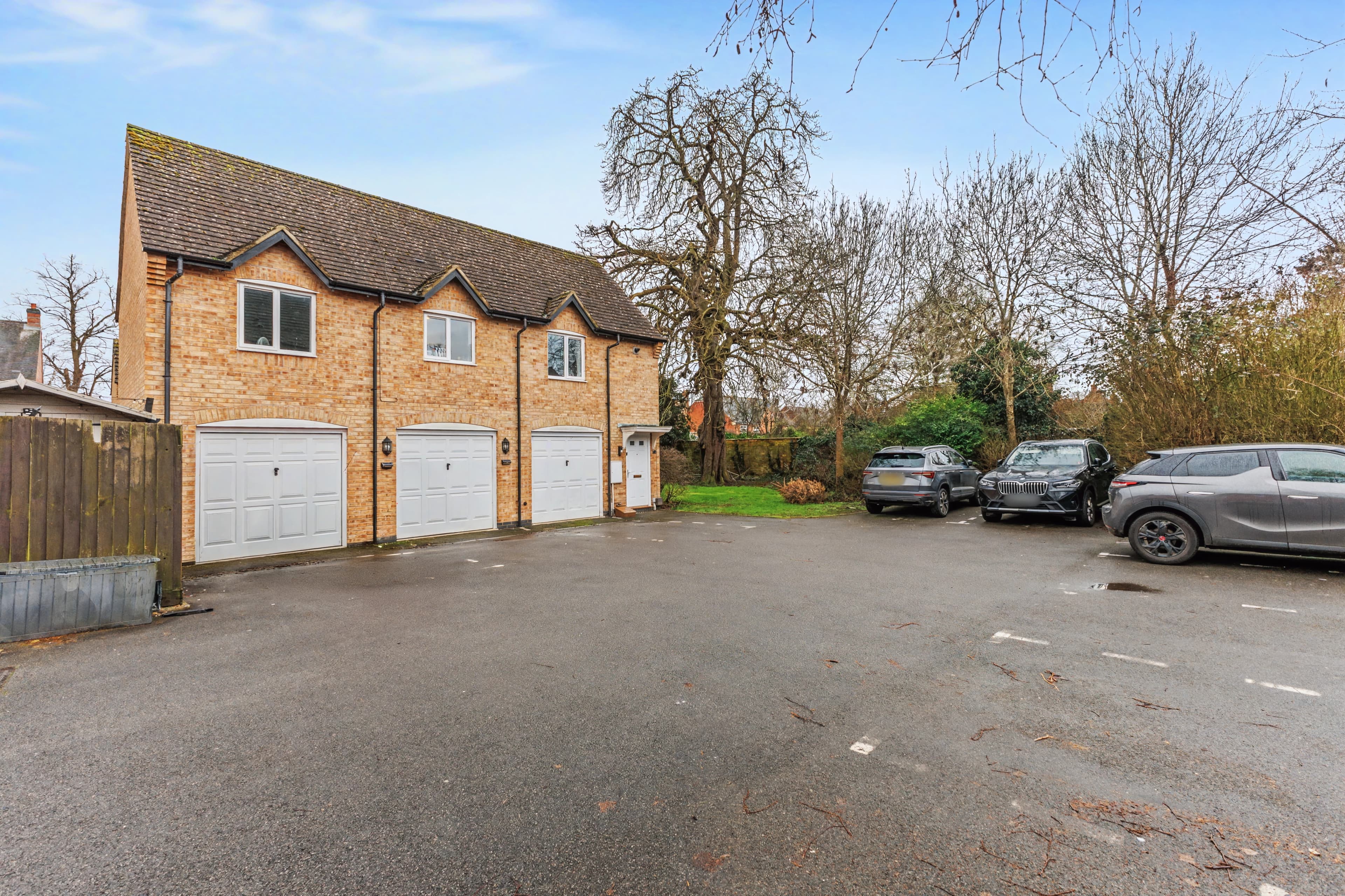 Coopers Close, Stratford-Upon-Avon, CV37 - photo 1 of 21