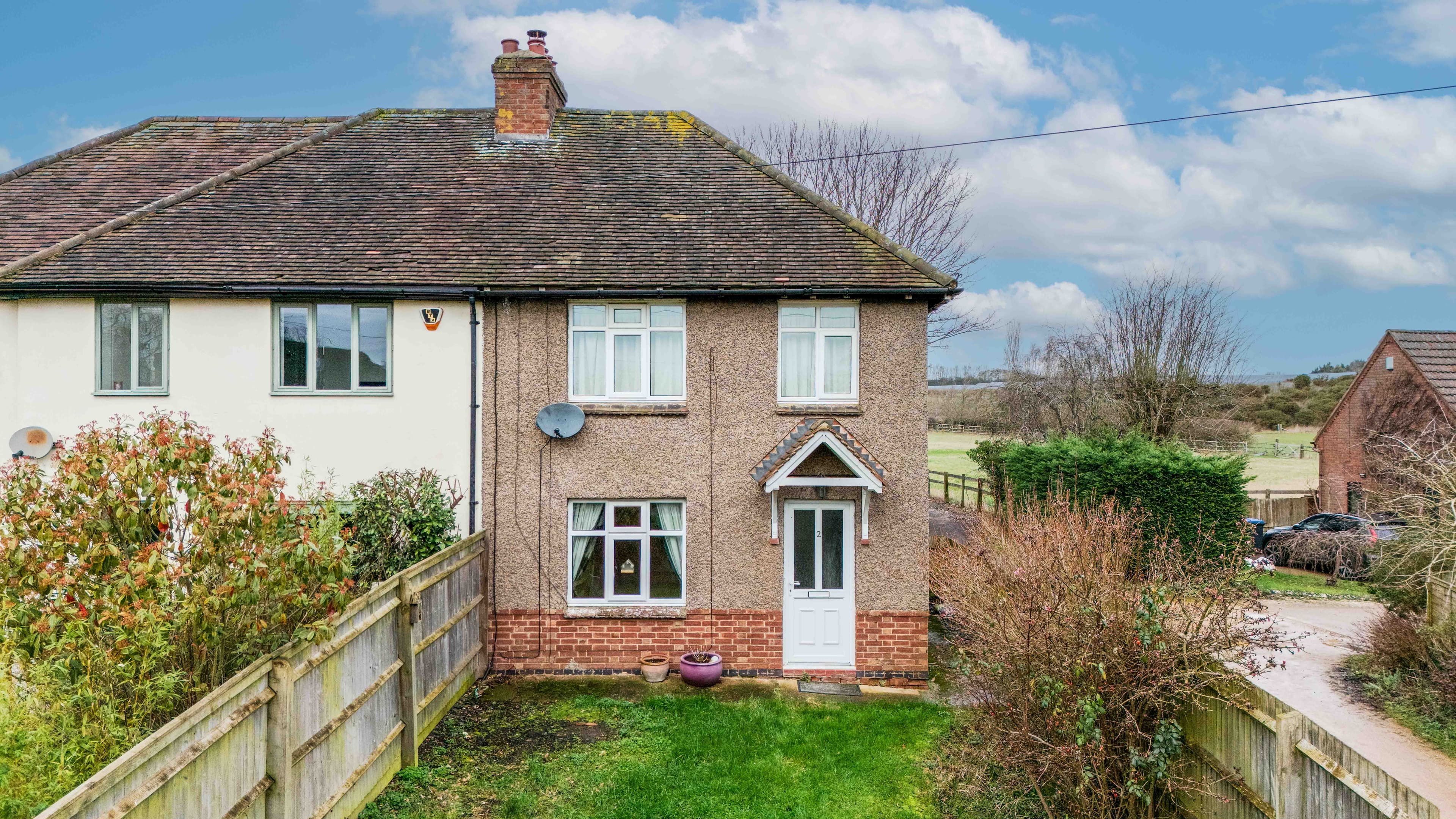 2 Manor Farm Cottage, Kineton Road, Gaydon, Warwick, CV35 - photo 1 of 14