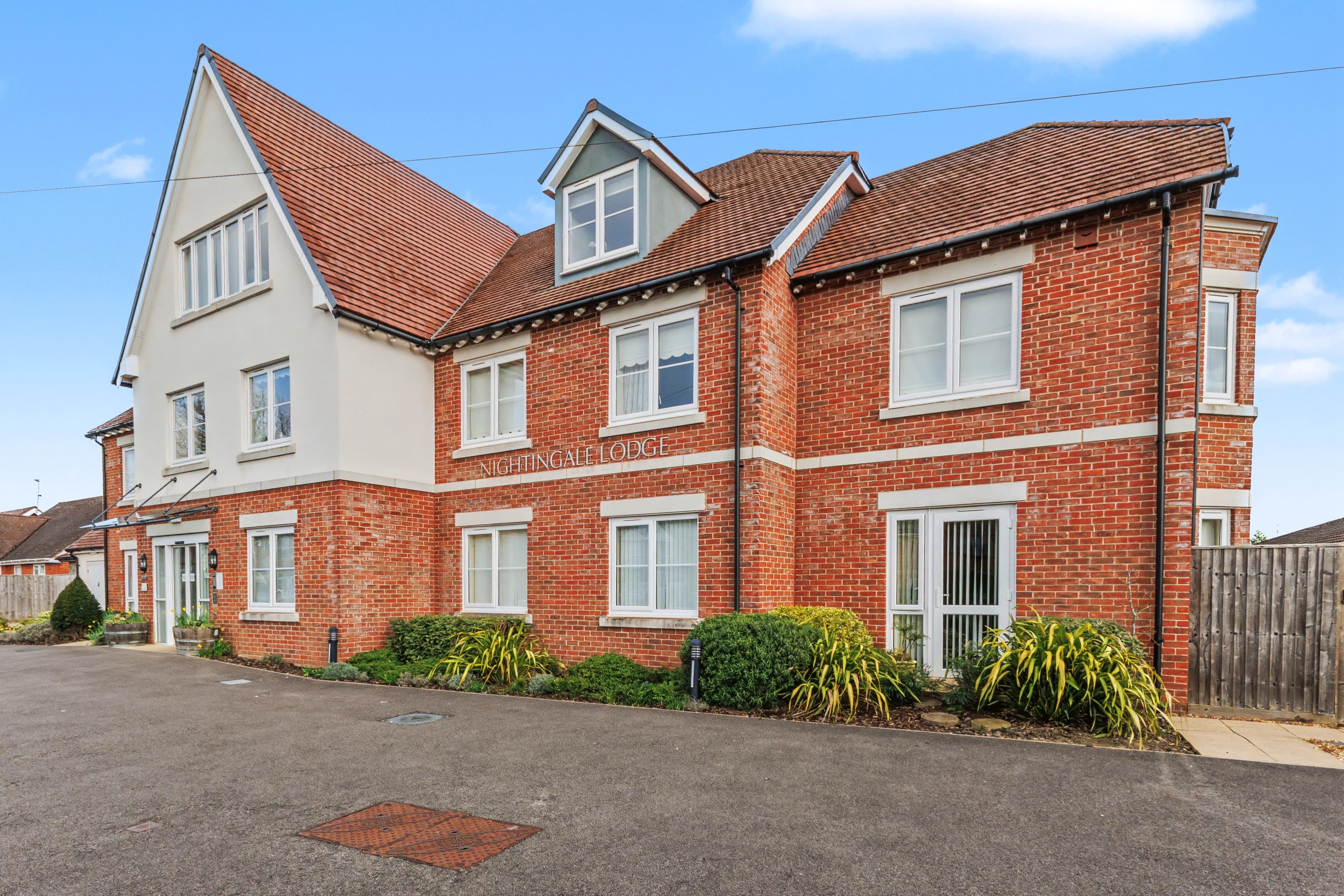 Nightingale Lodge, Defford Road, Pershore, WR10 - photo 1 of 21