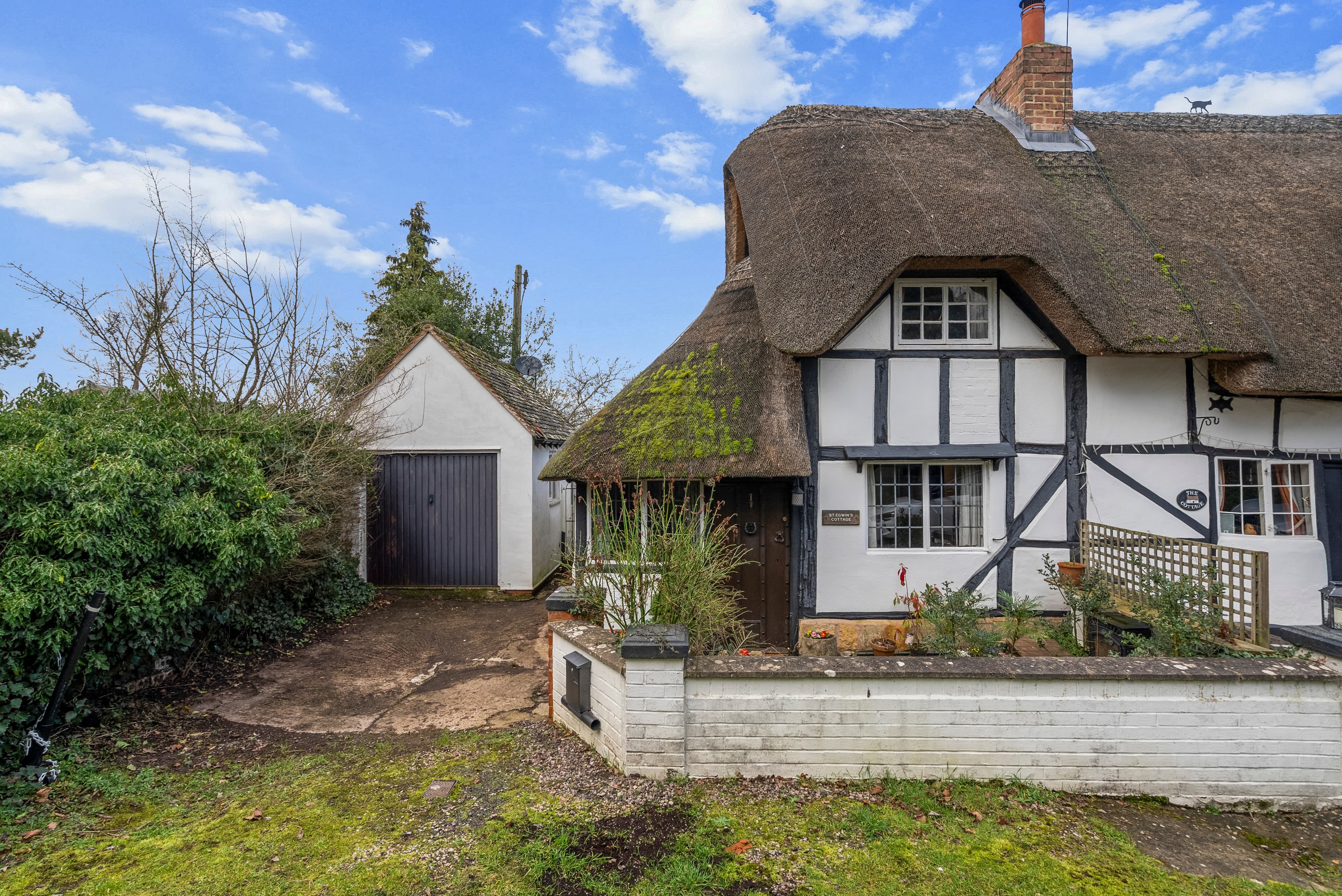 St. Egwins Cottage, 1 Church Lane, Evesham Road, Evesham, WR11 - photo 1 of 19