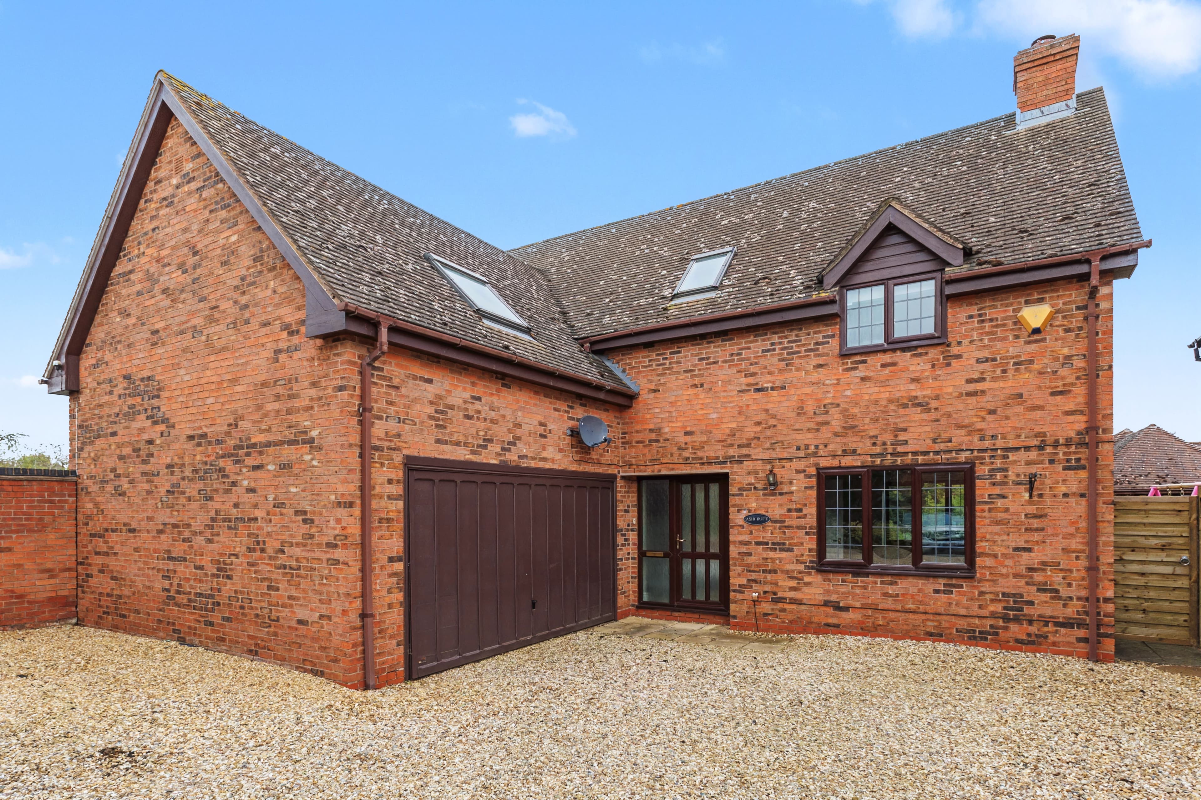 1 The Old Tollgate, Warwick Road, Stratford-Upon-Avon, CV37 - photo 1 of 22