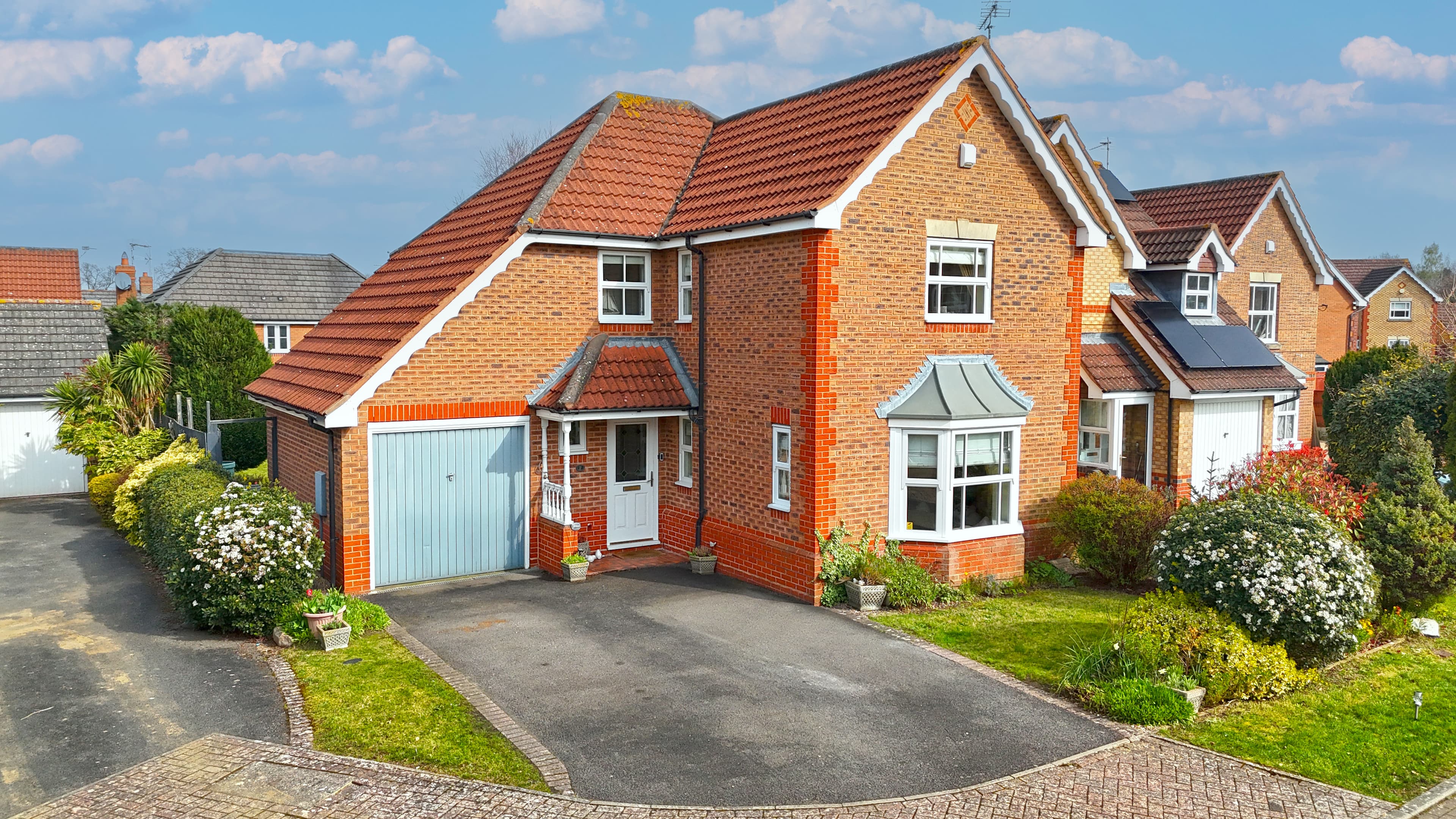 Eglantine Close, Oadby, Leicester, LE2 - photo 1 of 20