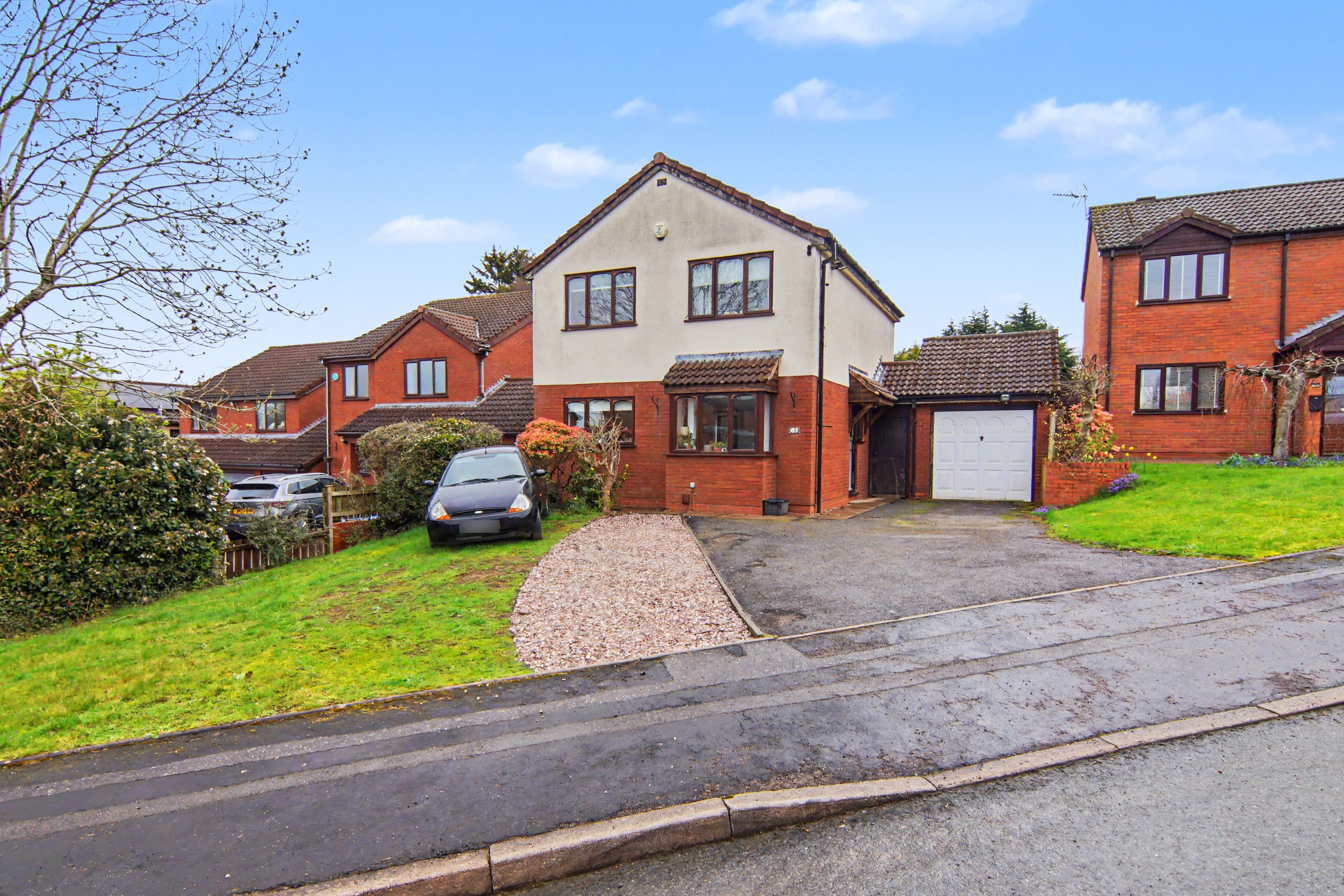 Harpenden Drive, Coventry, CV5 - photo 1 of 22