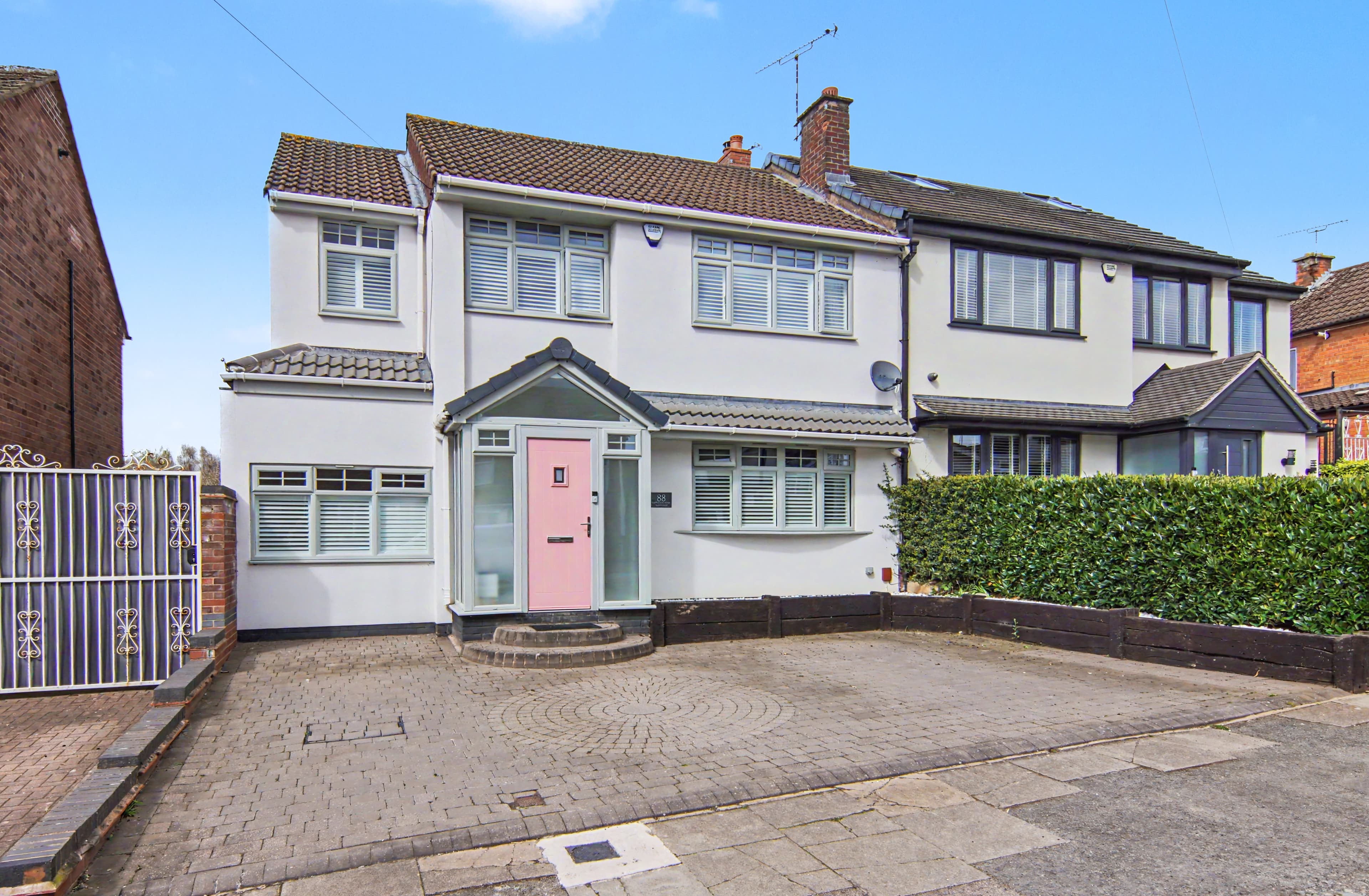 Shorncliffe Road, Coventry, CV6 - photo 1 of 26