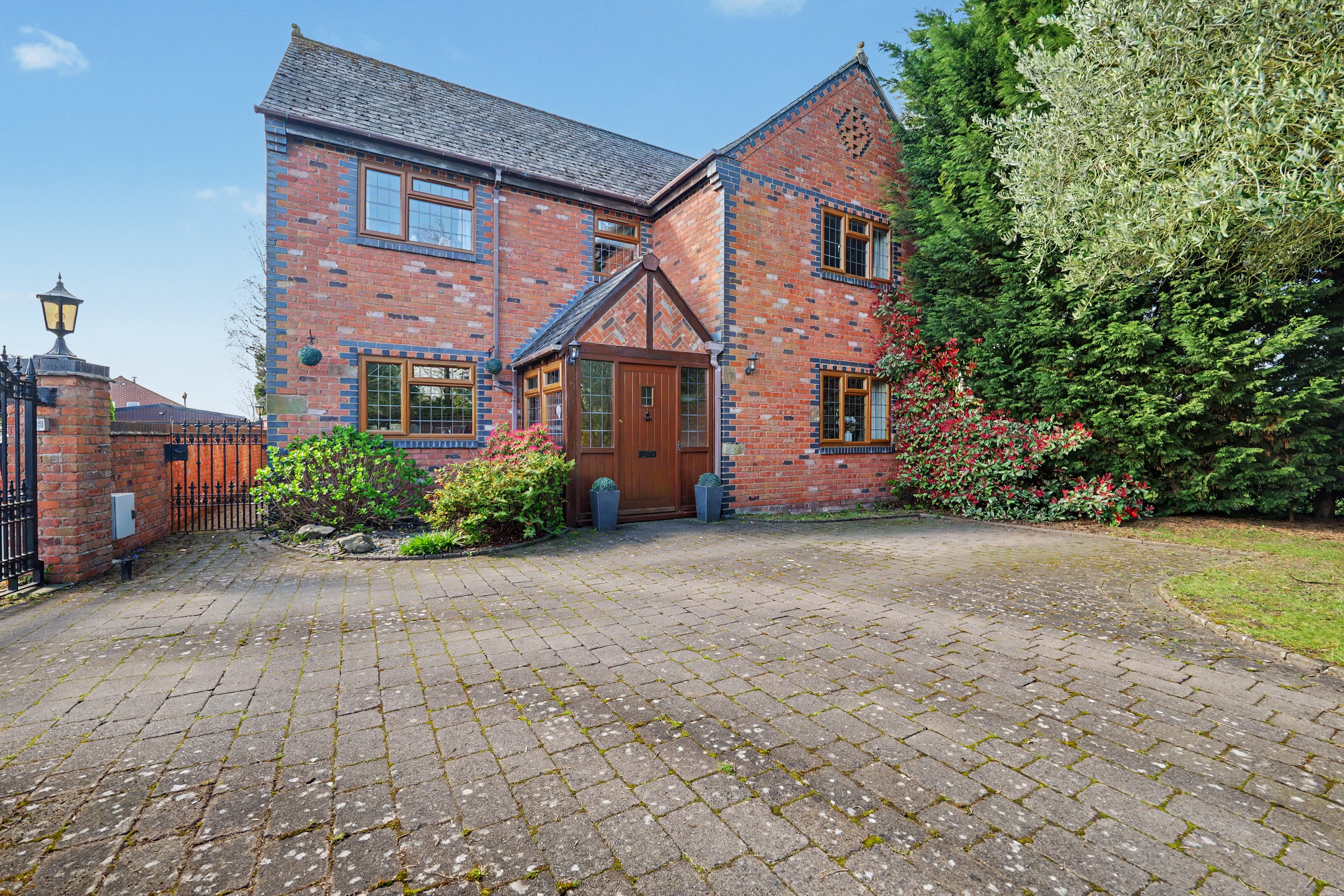 5 Pond Farm Mews, Upper Eastern Green Lane, Coventry, CV5 - photo 1 of 38