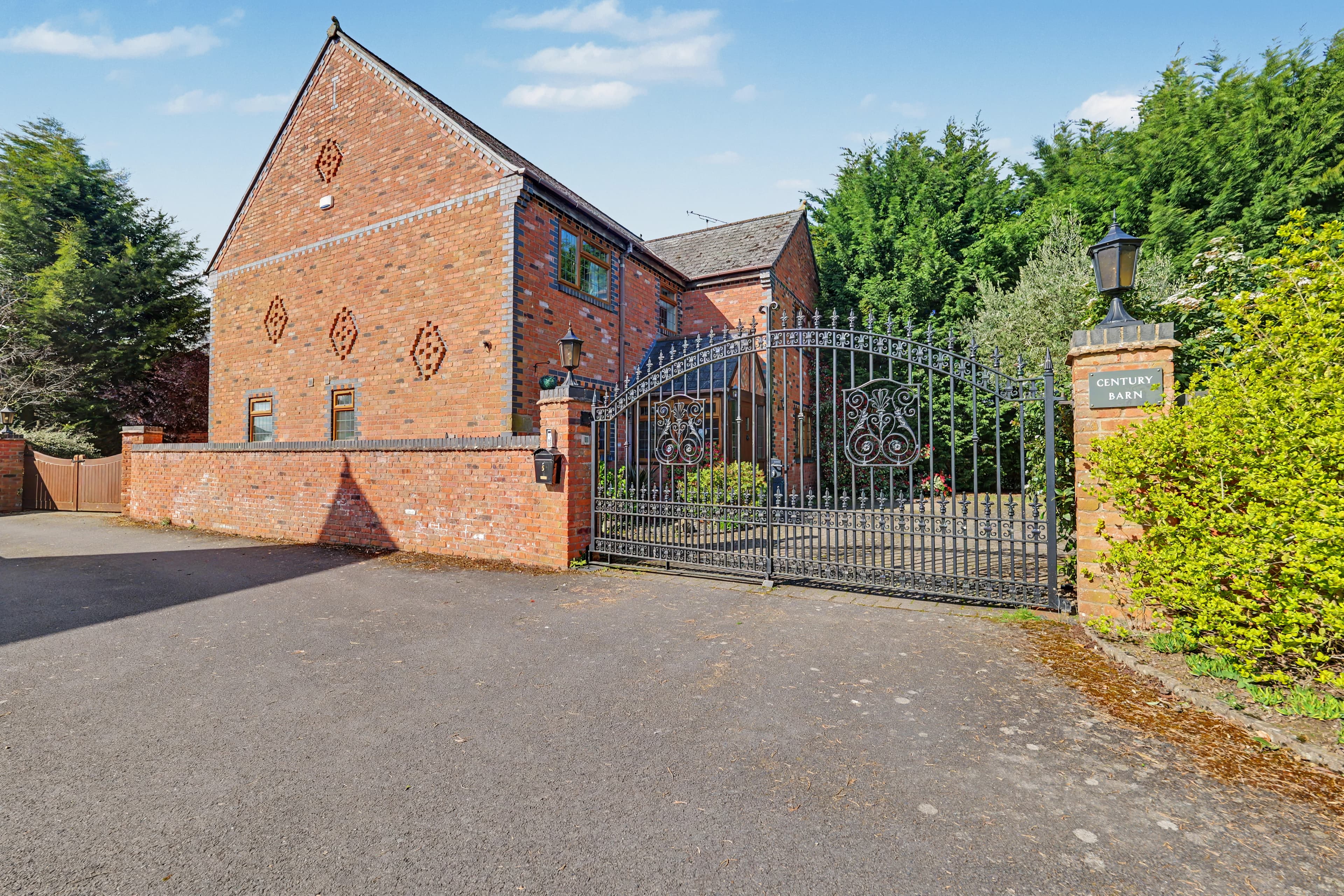 5 Pond Farm Mews, Upper Eastern Green Lane, Coventry, CV5 - photo 1 of 35