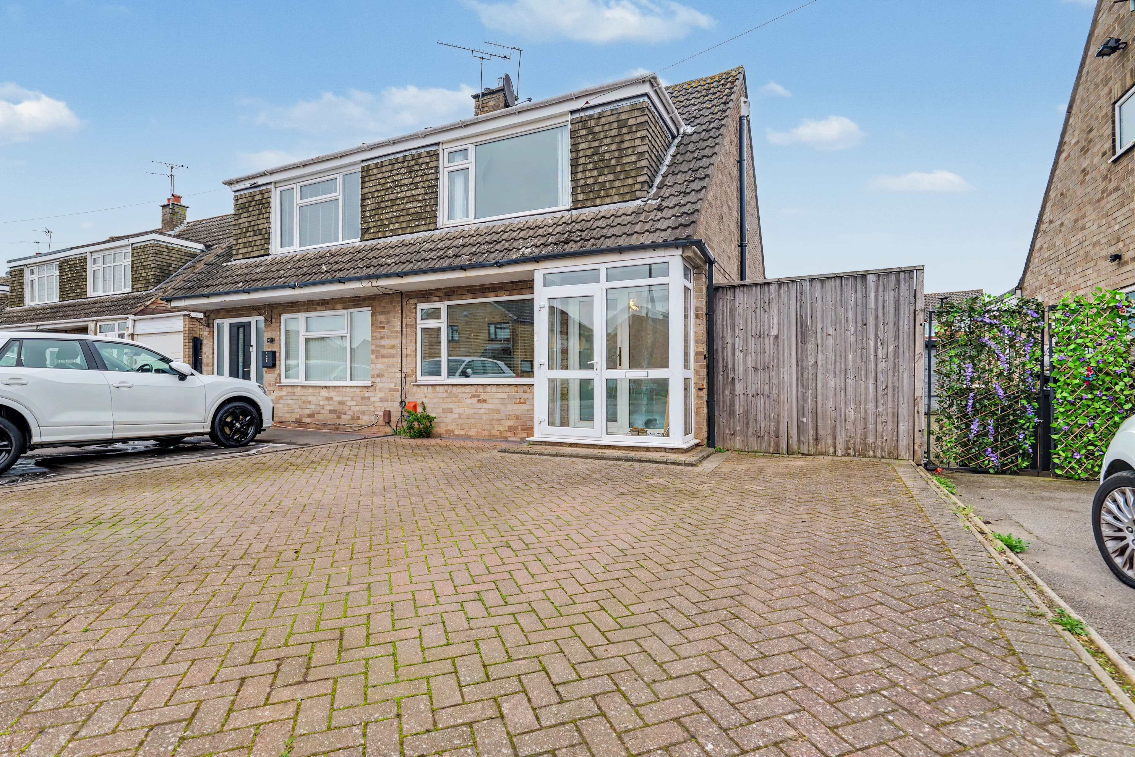 Gallagher Road, Bedworth, CV12 - photo 1 of 18