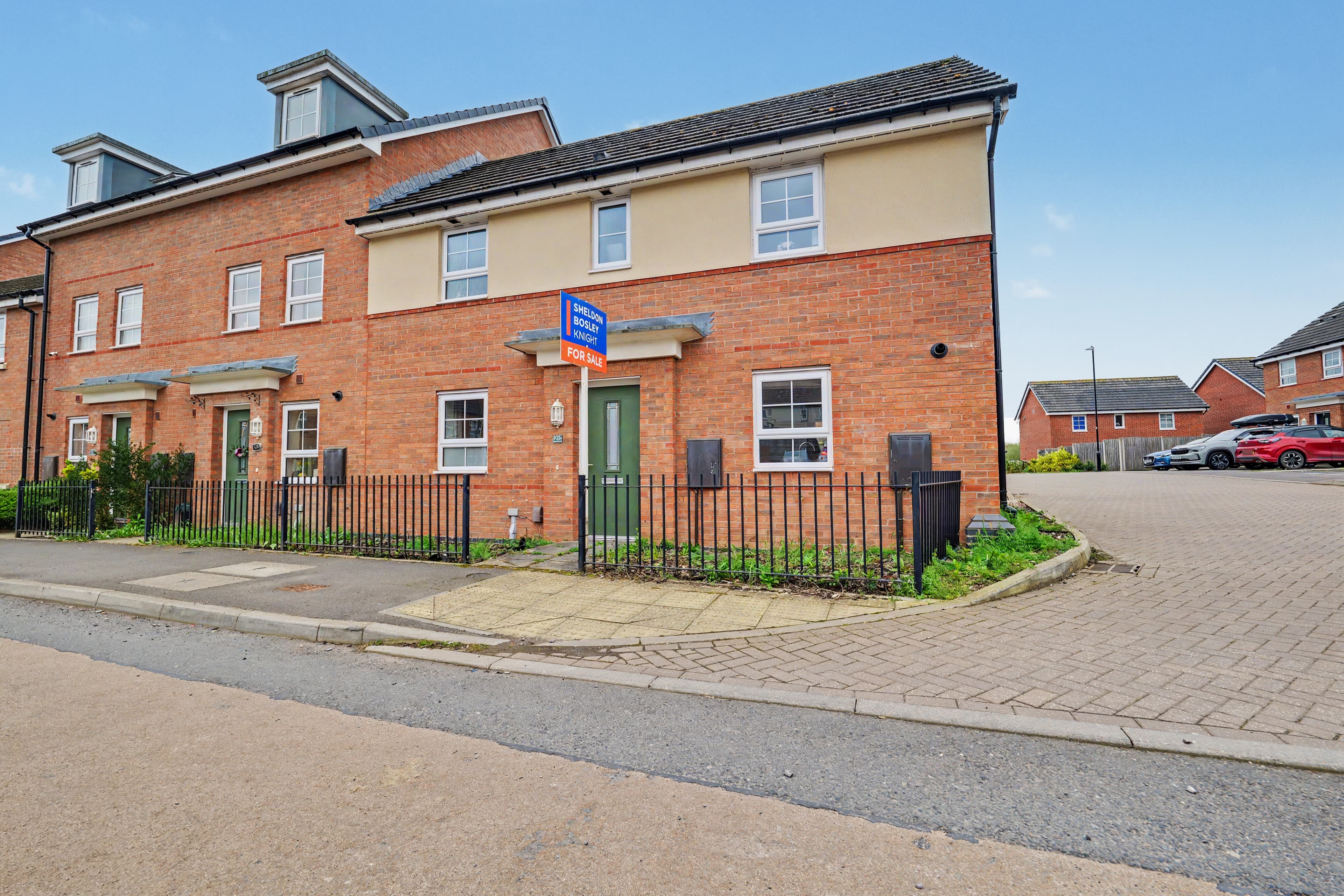 Queen Elizabeth Road, Nuneaton, CV10 - photo 1 of 18