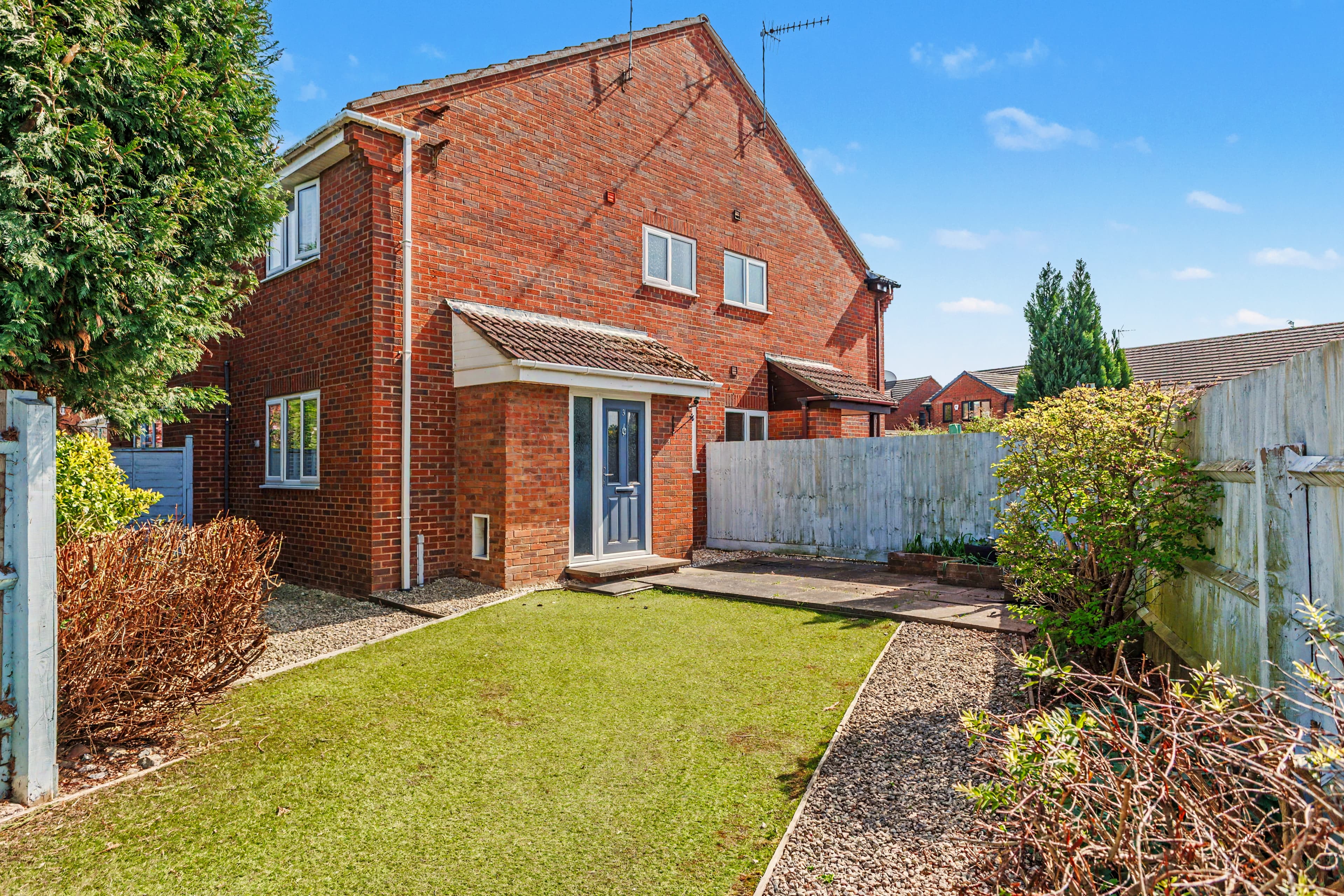 Elmside, Evesham, WR11 - photo 1 of 12