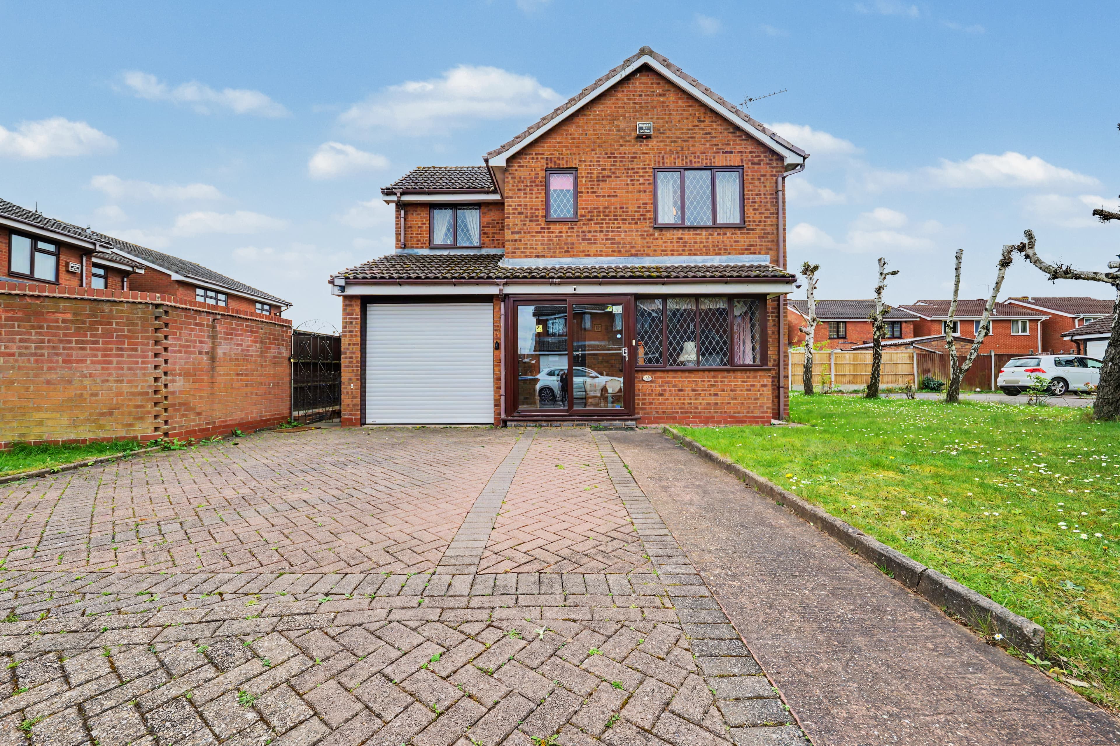 Farlow Close, Coventry, CV6 - photo 1 of 21