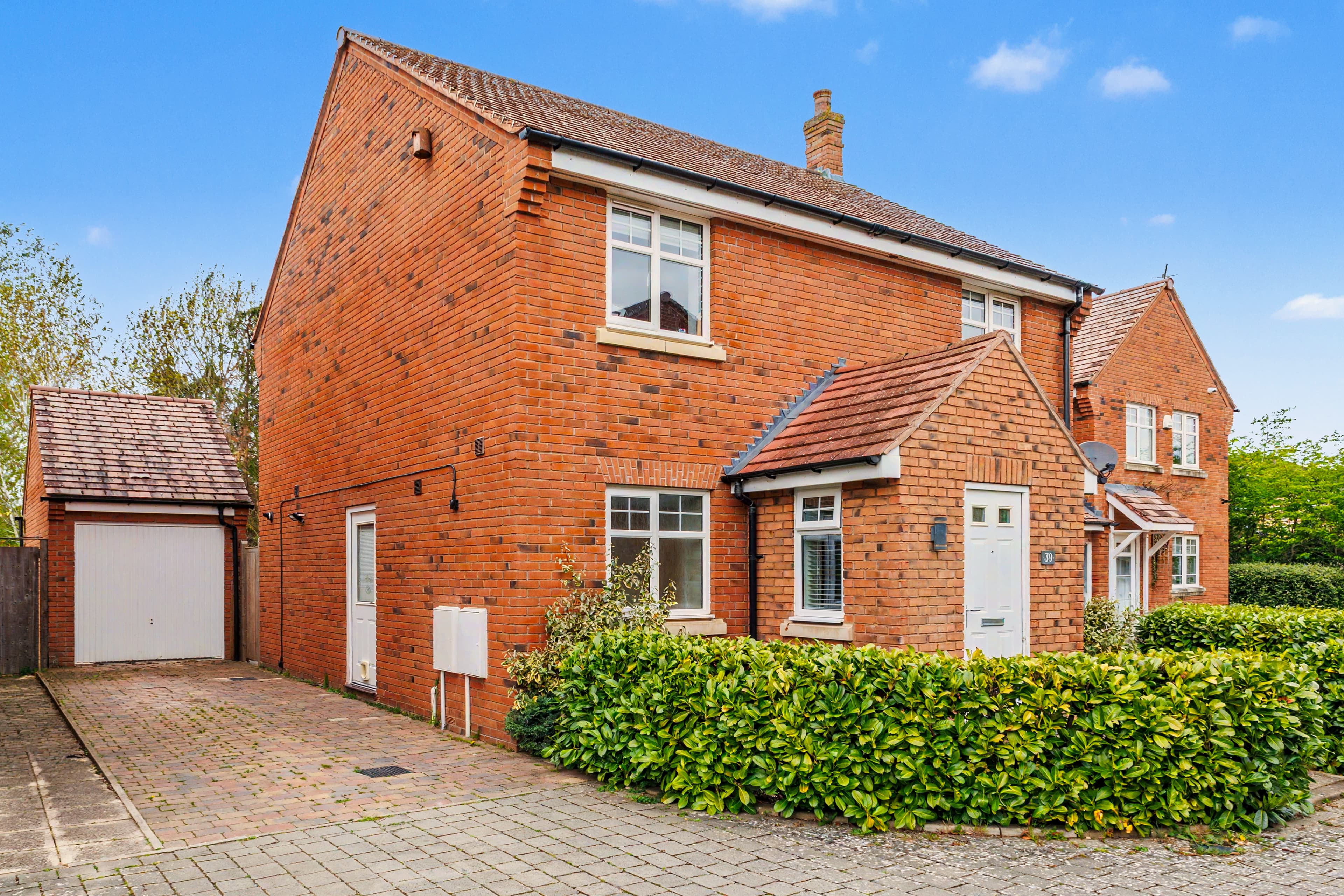 Marigold Road, Stratford-Upon-Avon, CV37 - photo 1 of 34