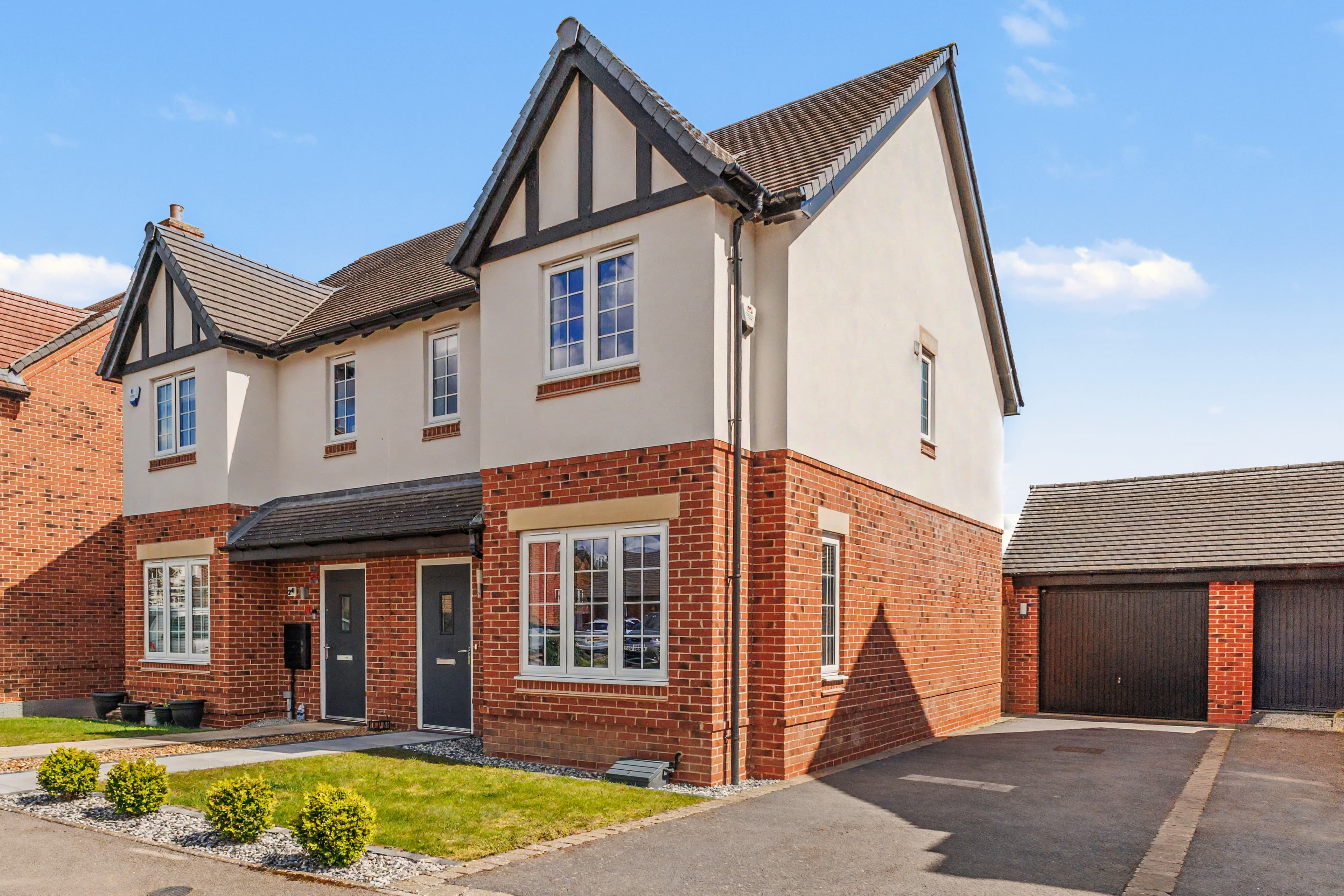 Hutton Road, Kineton, Warwick, CV35 - photo 1 of 27