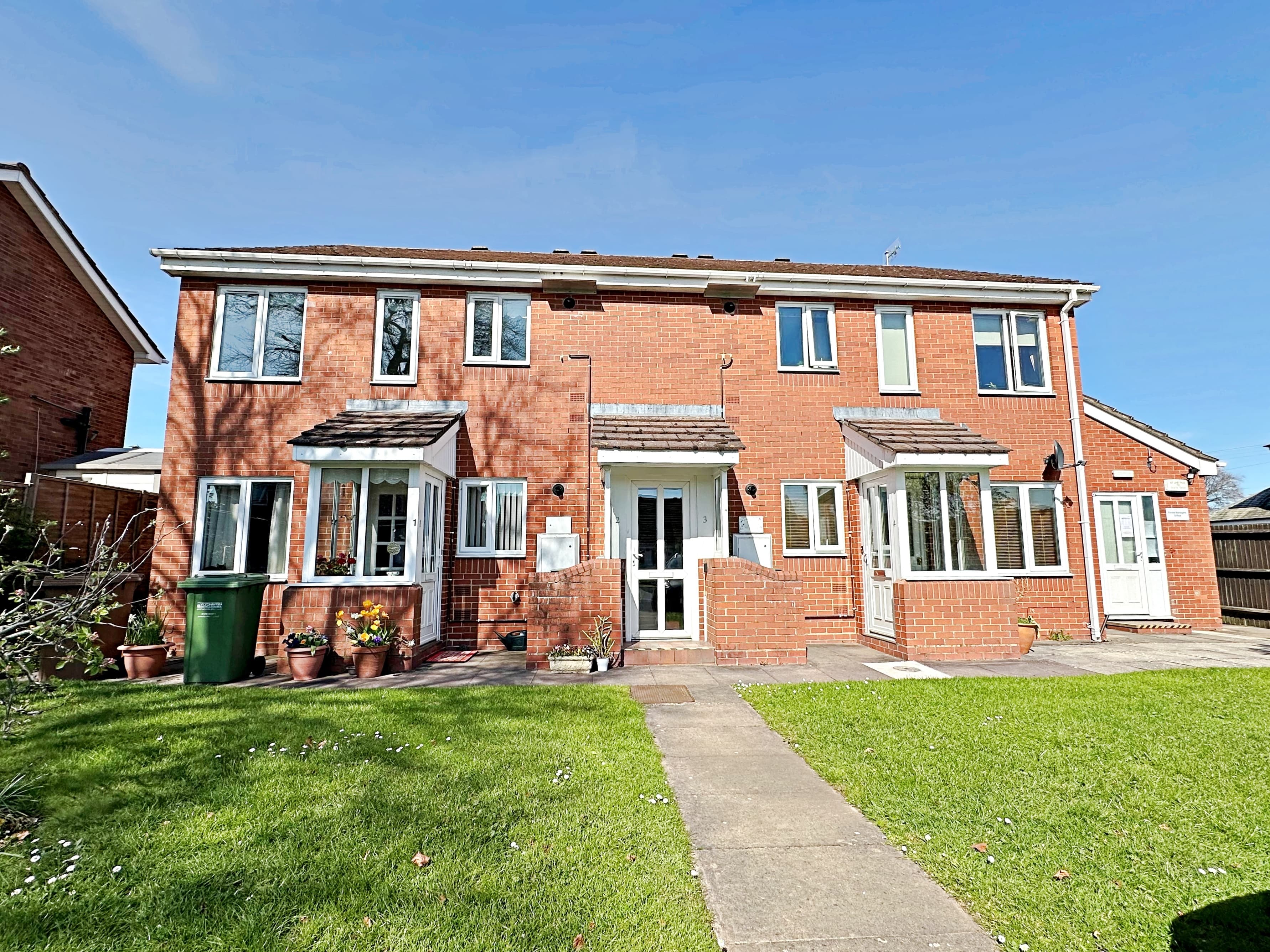 Rushers Close, Pershore, WR10 - photo 1 of 10