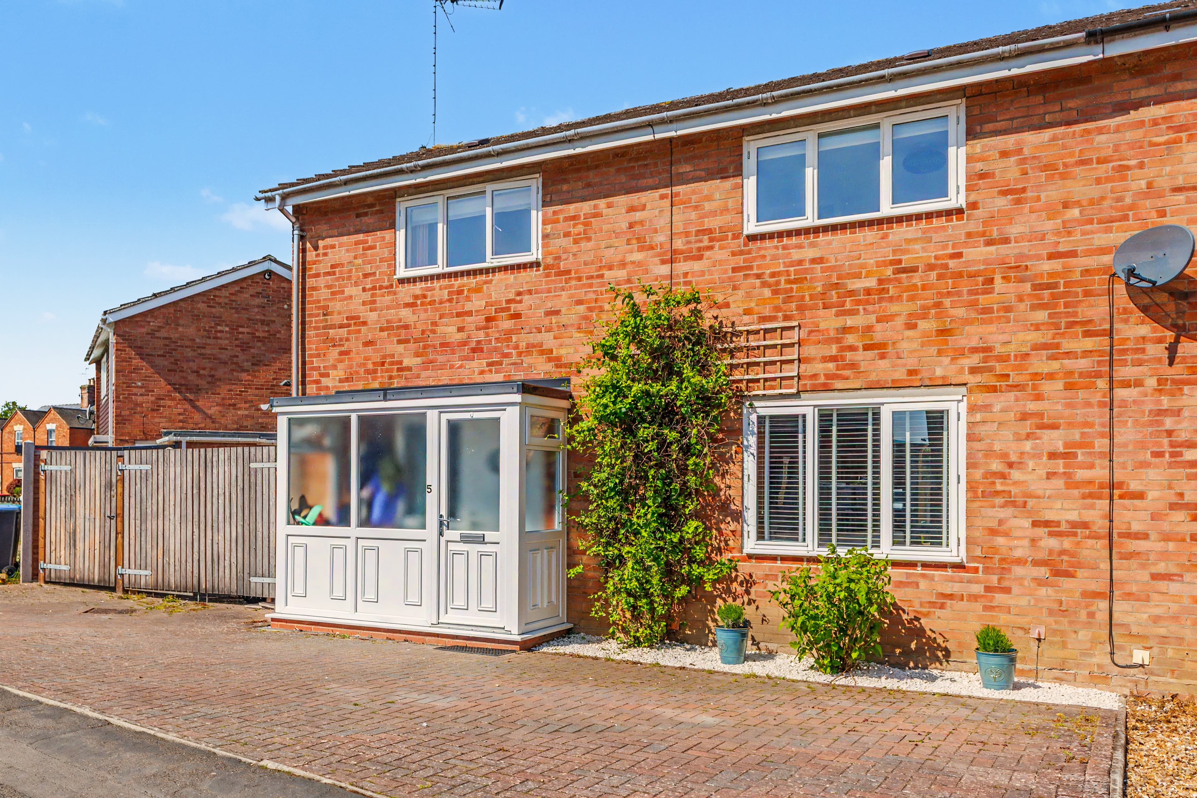 Mayo Road, Shipston-On-Stour, CV36 - photo 1 of 38