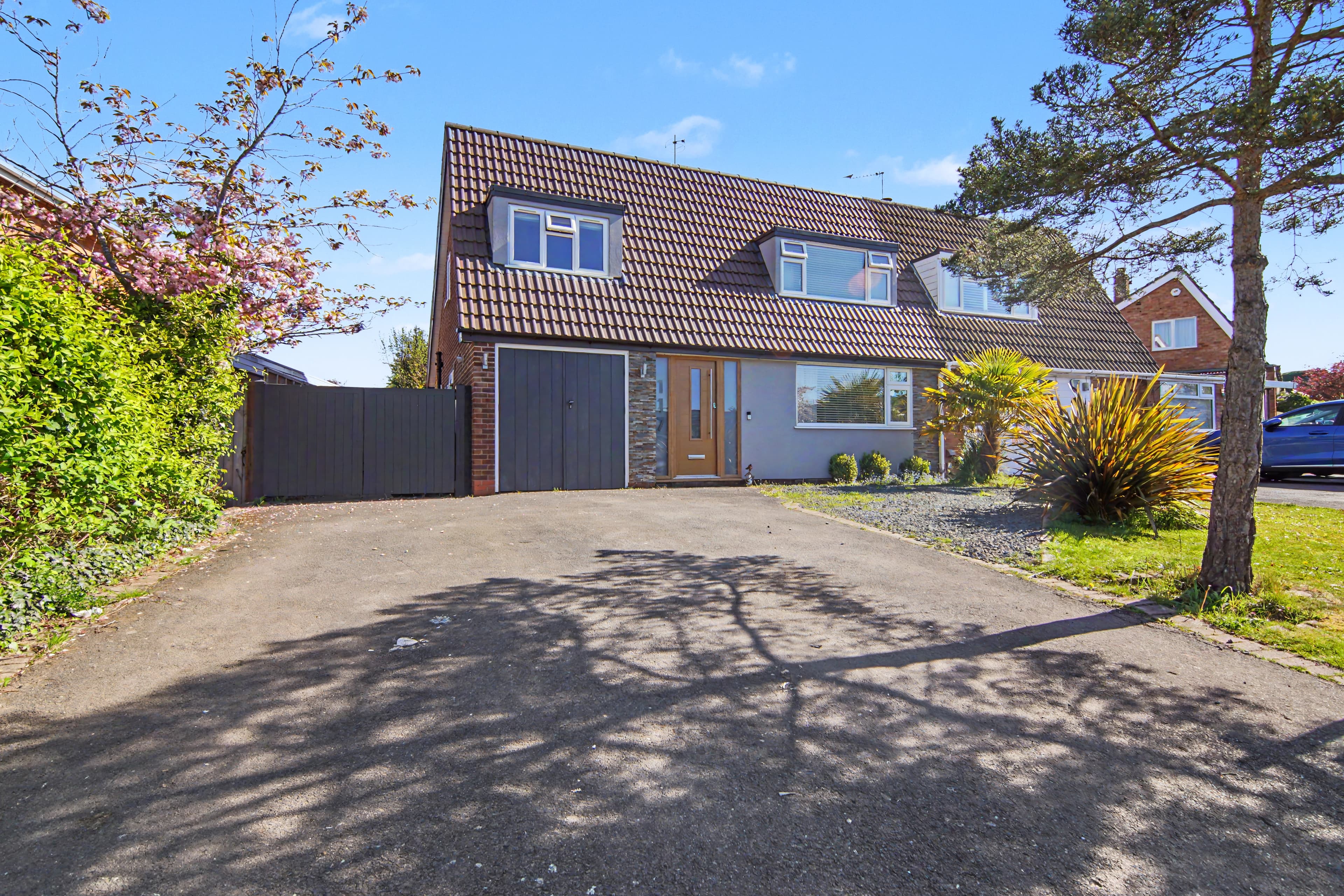 Needlers End Lane, Balsall Common, Coventry, CV7 - photo 1 of 33