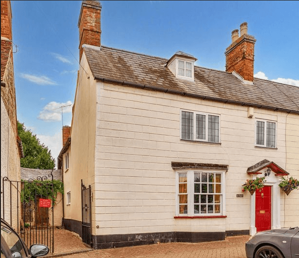2 Red Lion Court, Bridge Street, Kineton, CV35 - photo 1 of 46