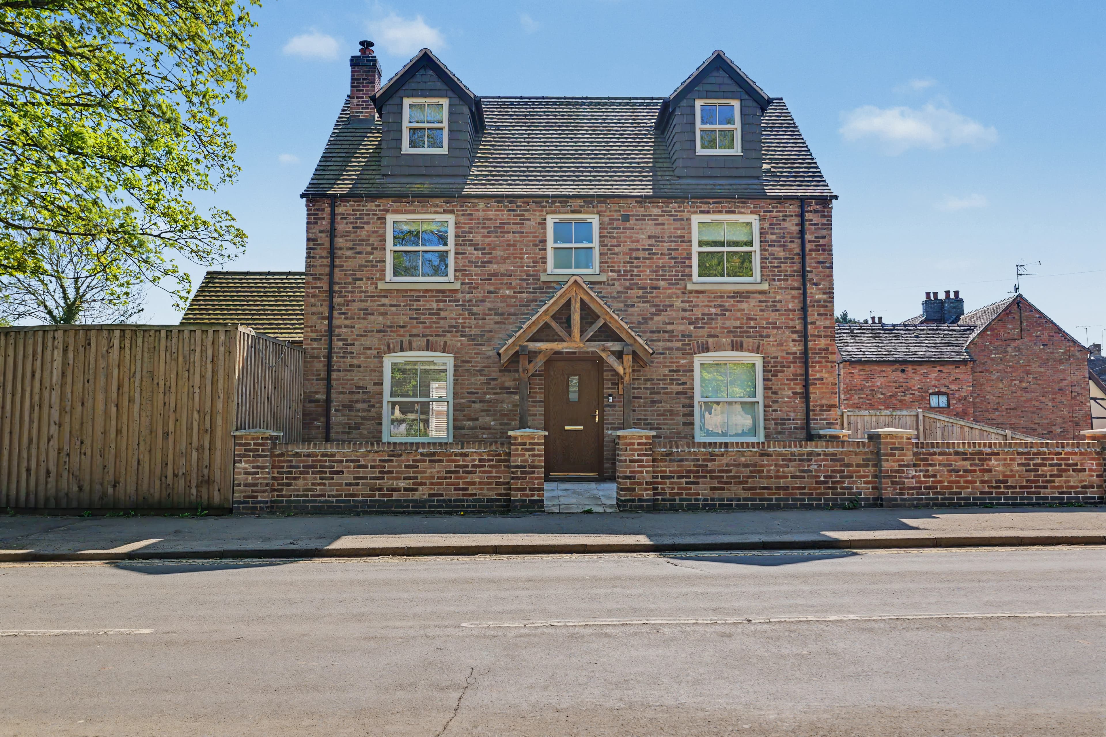School Road, Bulkington, Bedworth, CV12 - photo 1 of 41