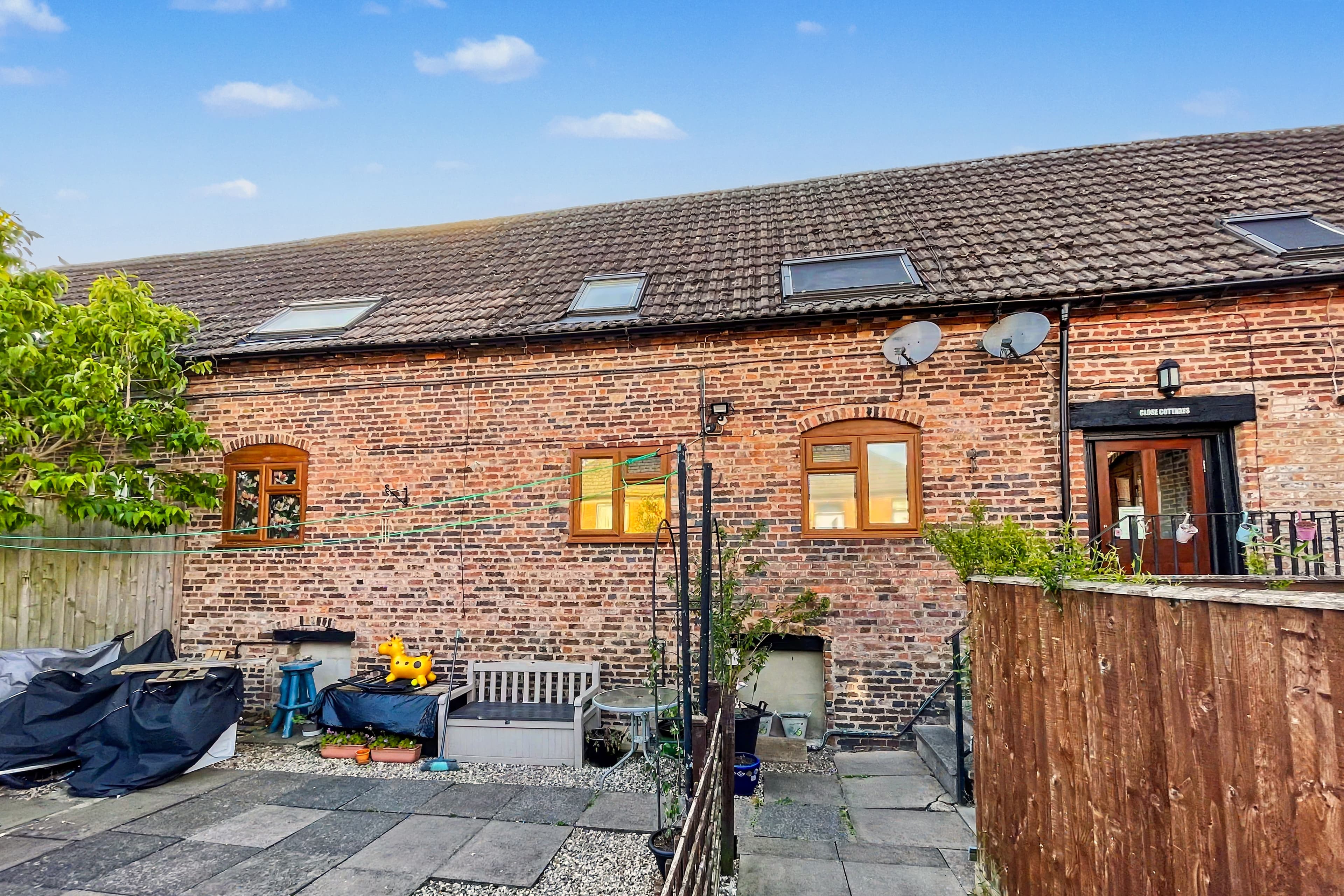 2 Close Cottages, Coopers Lane, Evesham, WR11 - photo 1 of 8