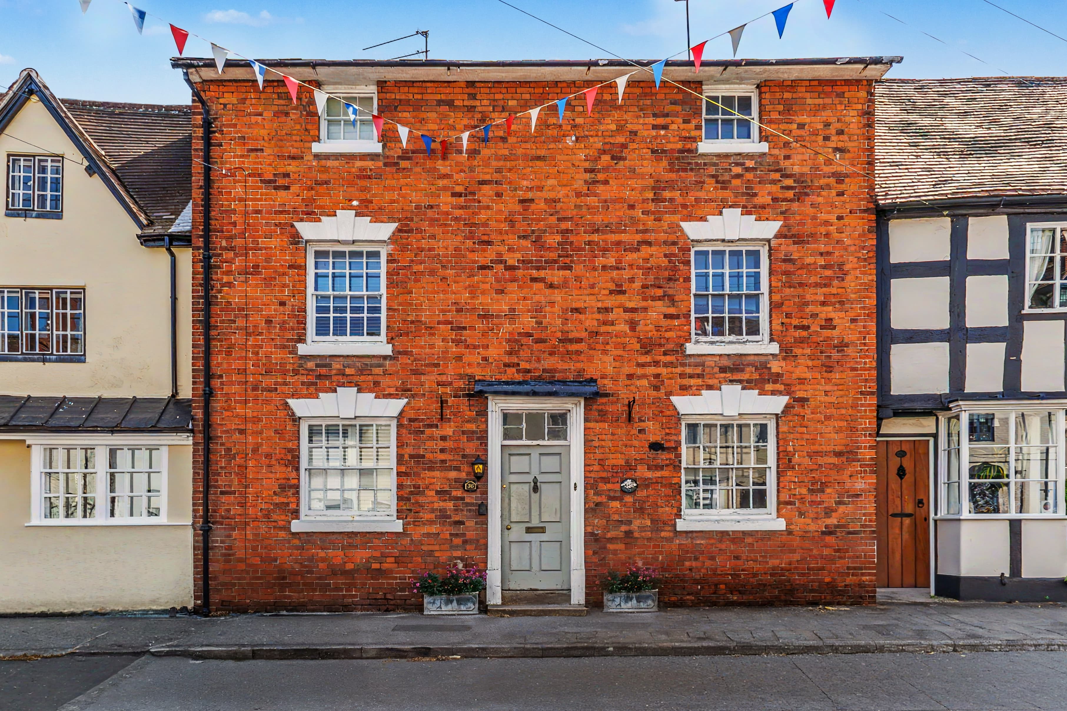 Henley Street, Alcester, B49 - photo 1 of 19