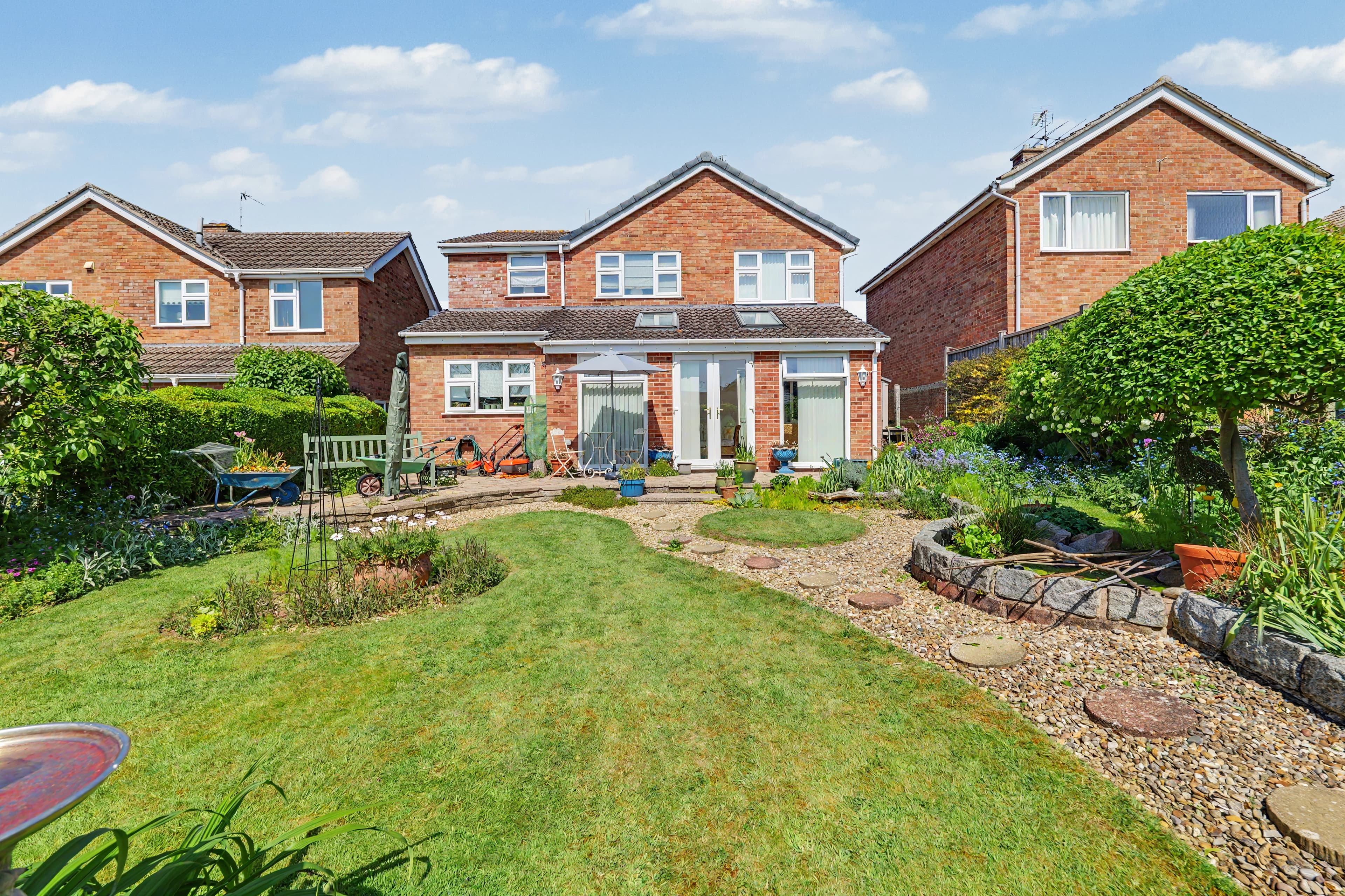 Wych Elm Close, Great Glen, Leicester, LE8 - photo 1 of 31