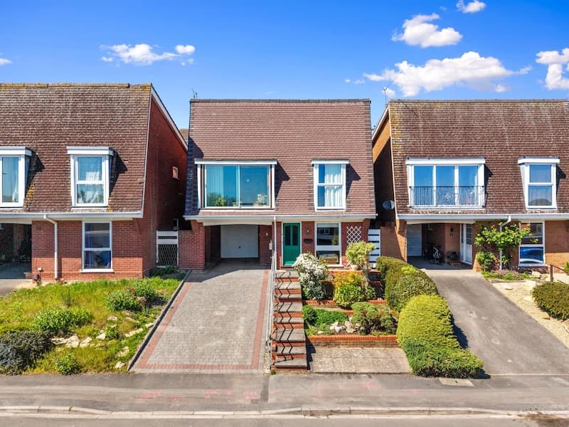 Beechcombe Close, Pershore, WR10 - photo 1 of 19
