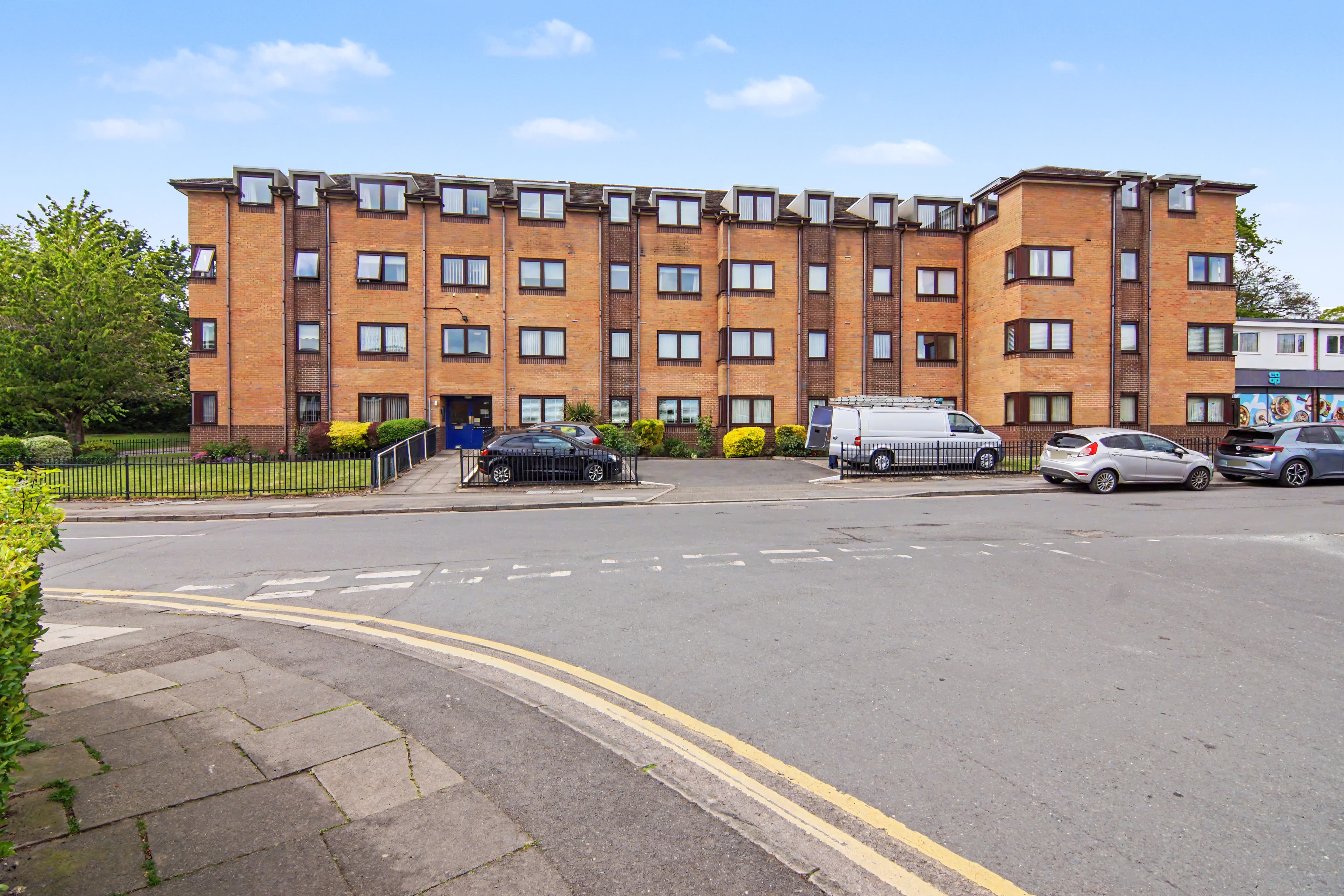 Westbrook Court, Sutherland Avenue, Coventry, CV5 - photo 1 of 18