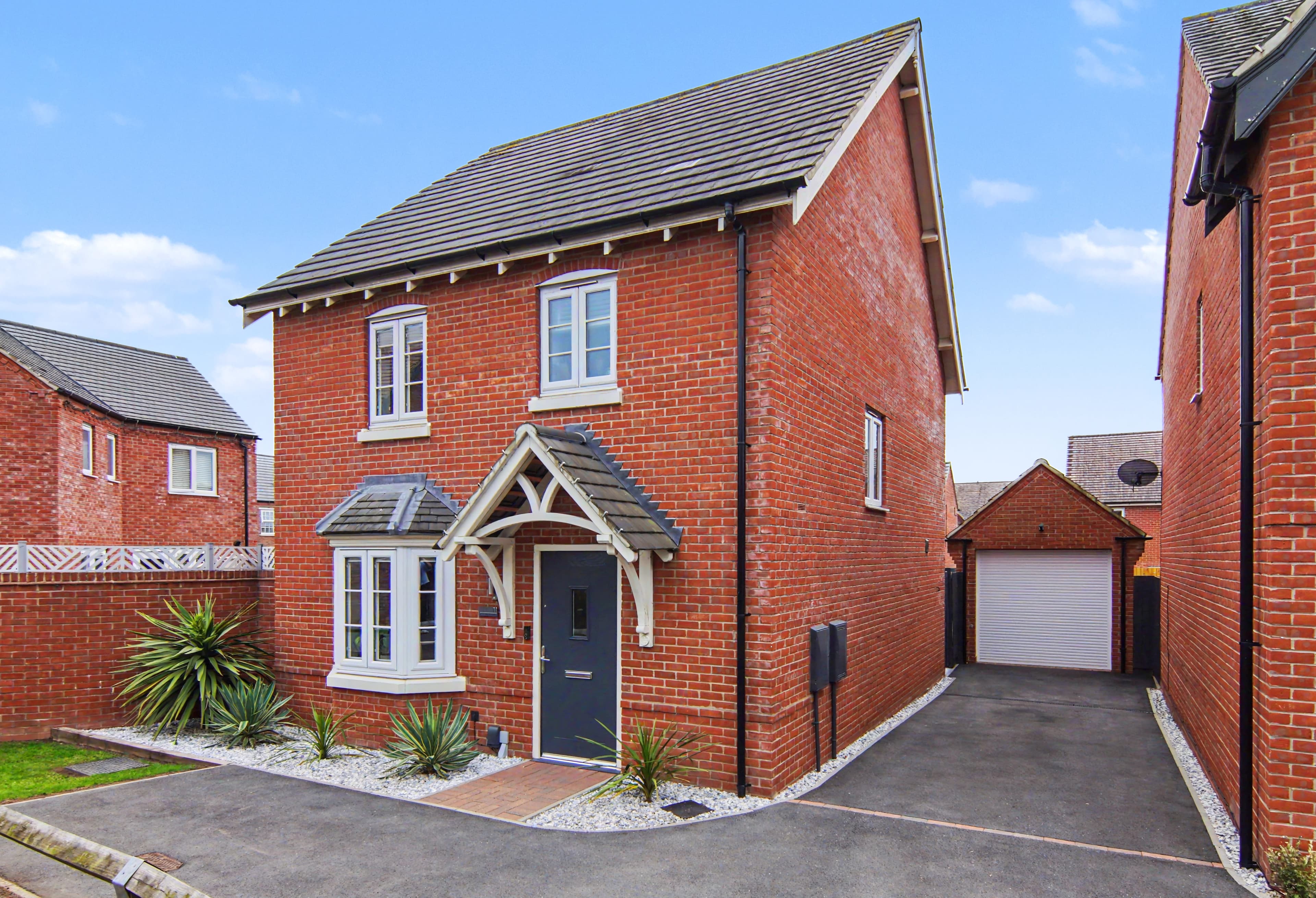 Hereward Way, Nuneaton, CV10 - photo 1 of 33