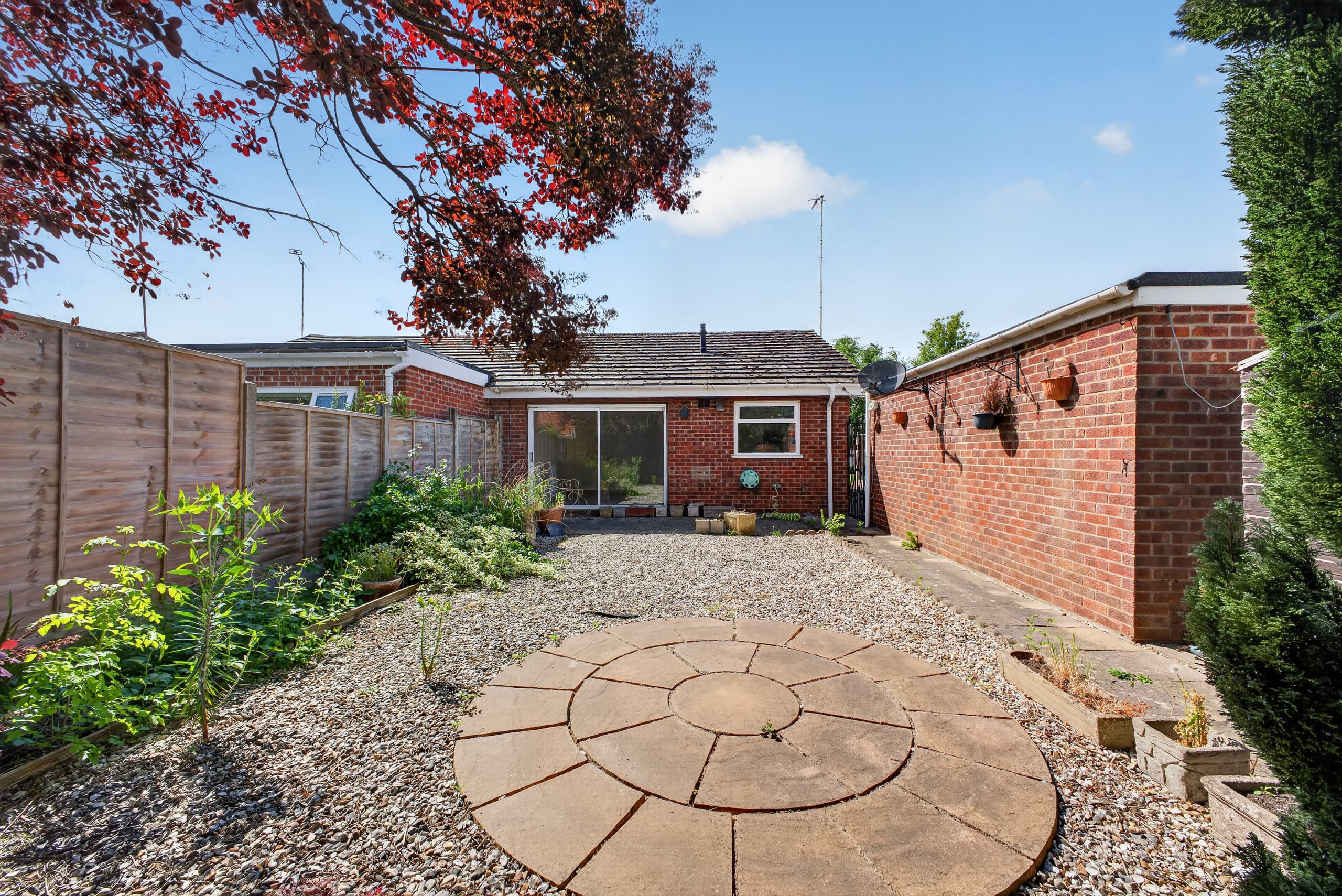 Salisbury Drive, Evesham, WR11 - photo 1 of 12